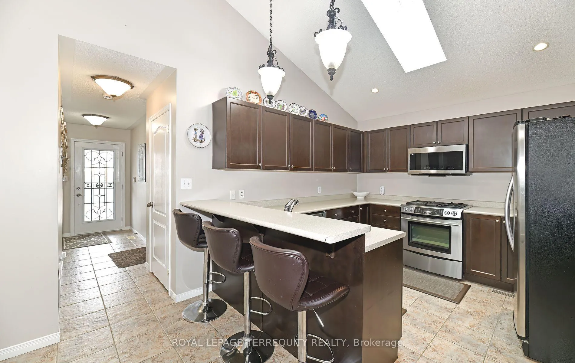 Photo 4 of 591 Luple Avenue, Oshawa, Samac — HOMEH
