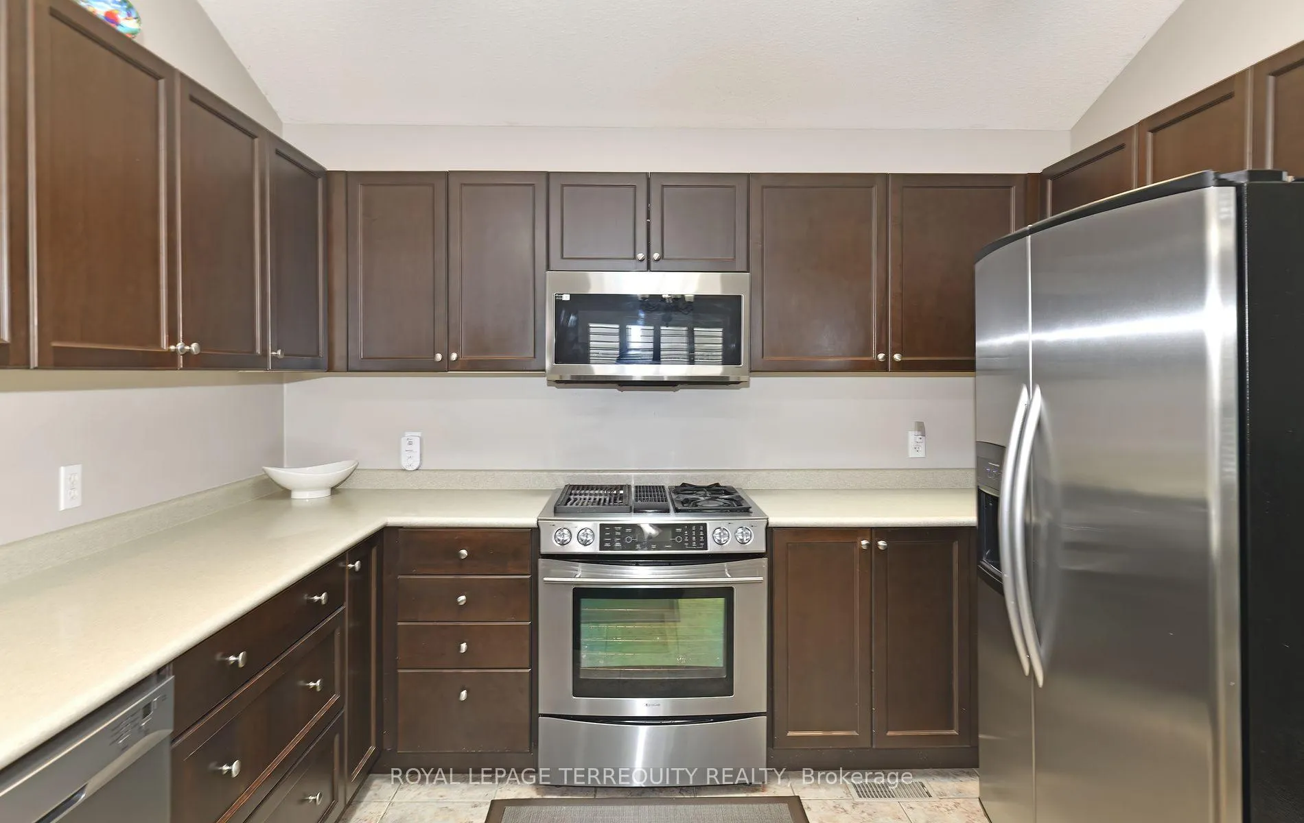 Photo 11 of 591 Luple Avenue, Oshawa, Samac — HOMEH