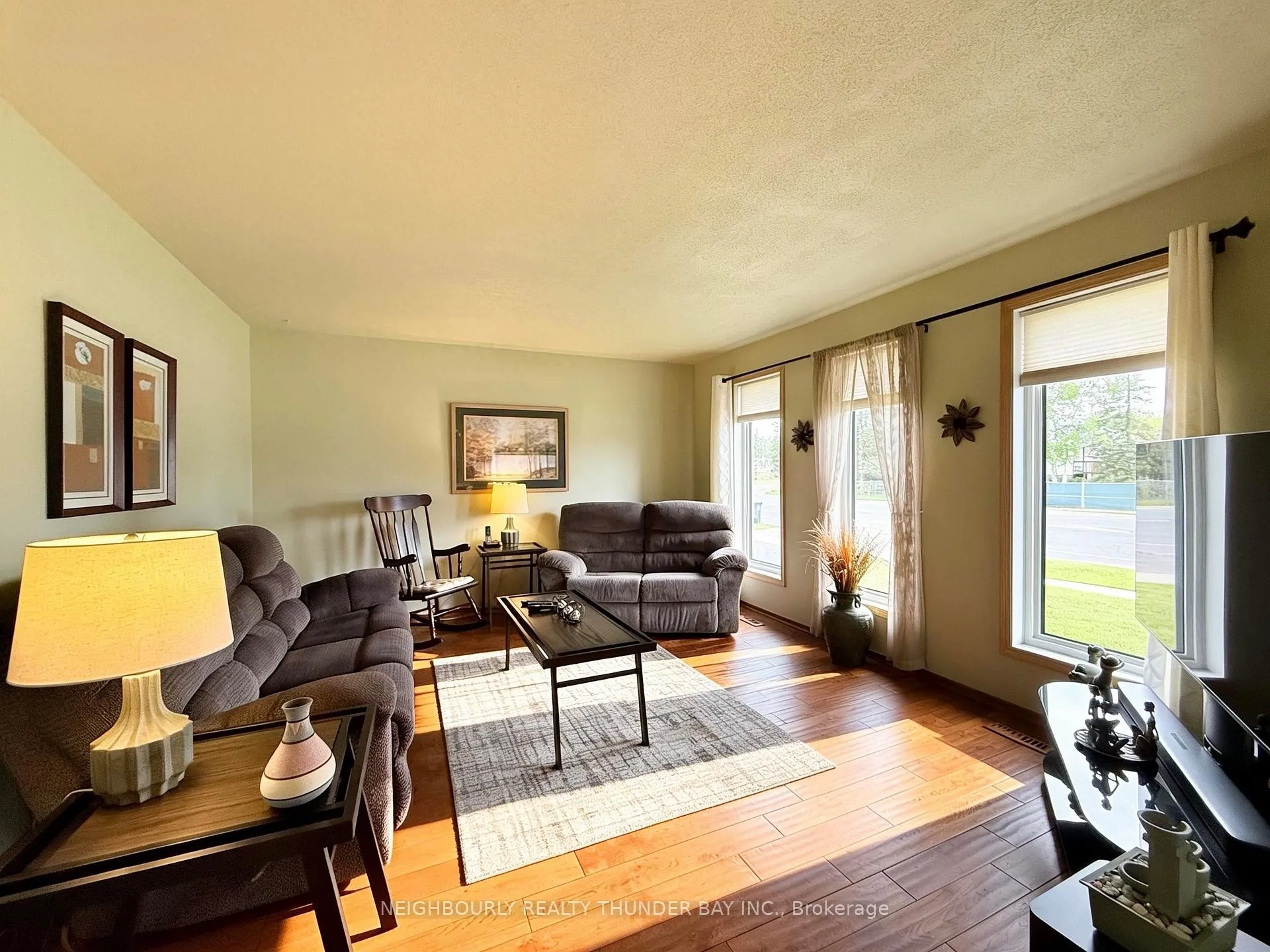 Photo 3 of 107 Pioneer Drive, Thunder Bay, John Street North — HOMEH