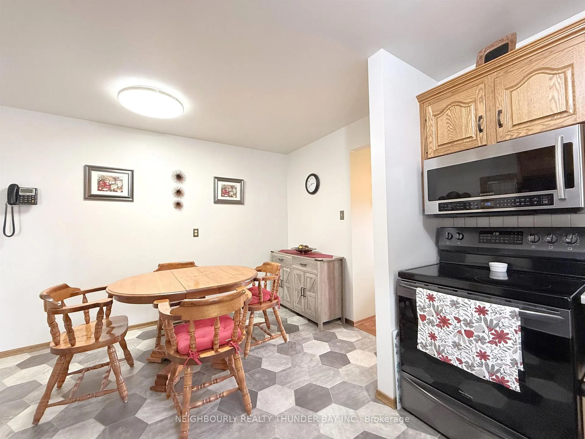 Photo 11 of 107 Pioneer Drive, Thunder Bay, John Street North — HOMEH