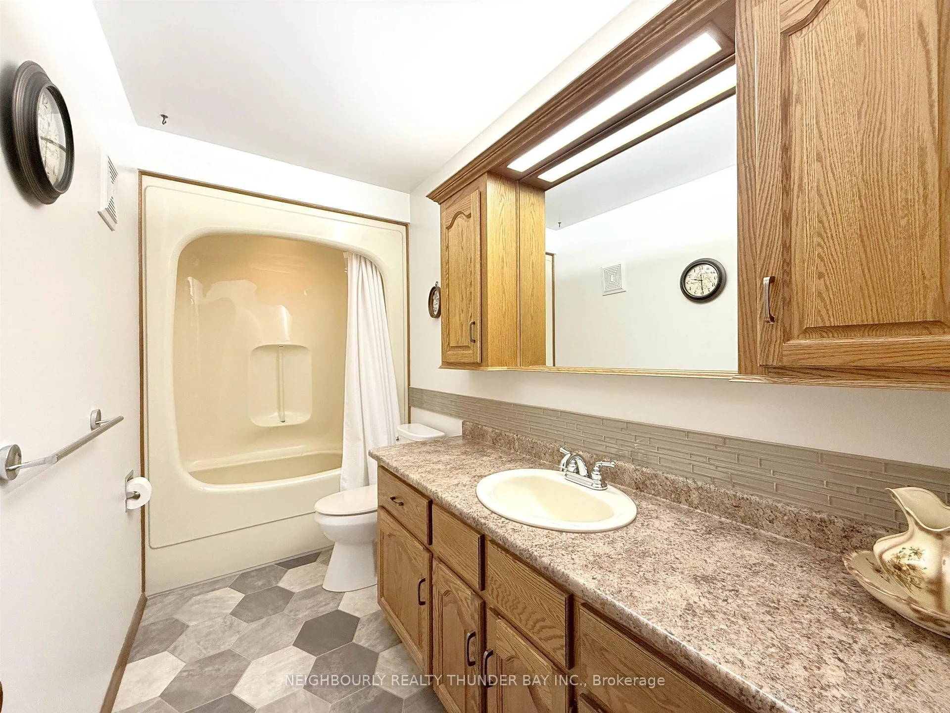 Photo 16 of 107 Pioneer Drive, Thunder Bay, John Street North — HOMEH