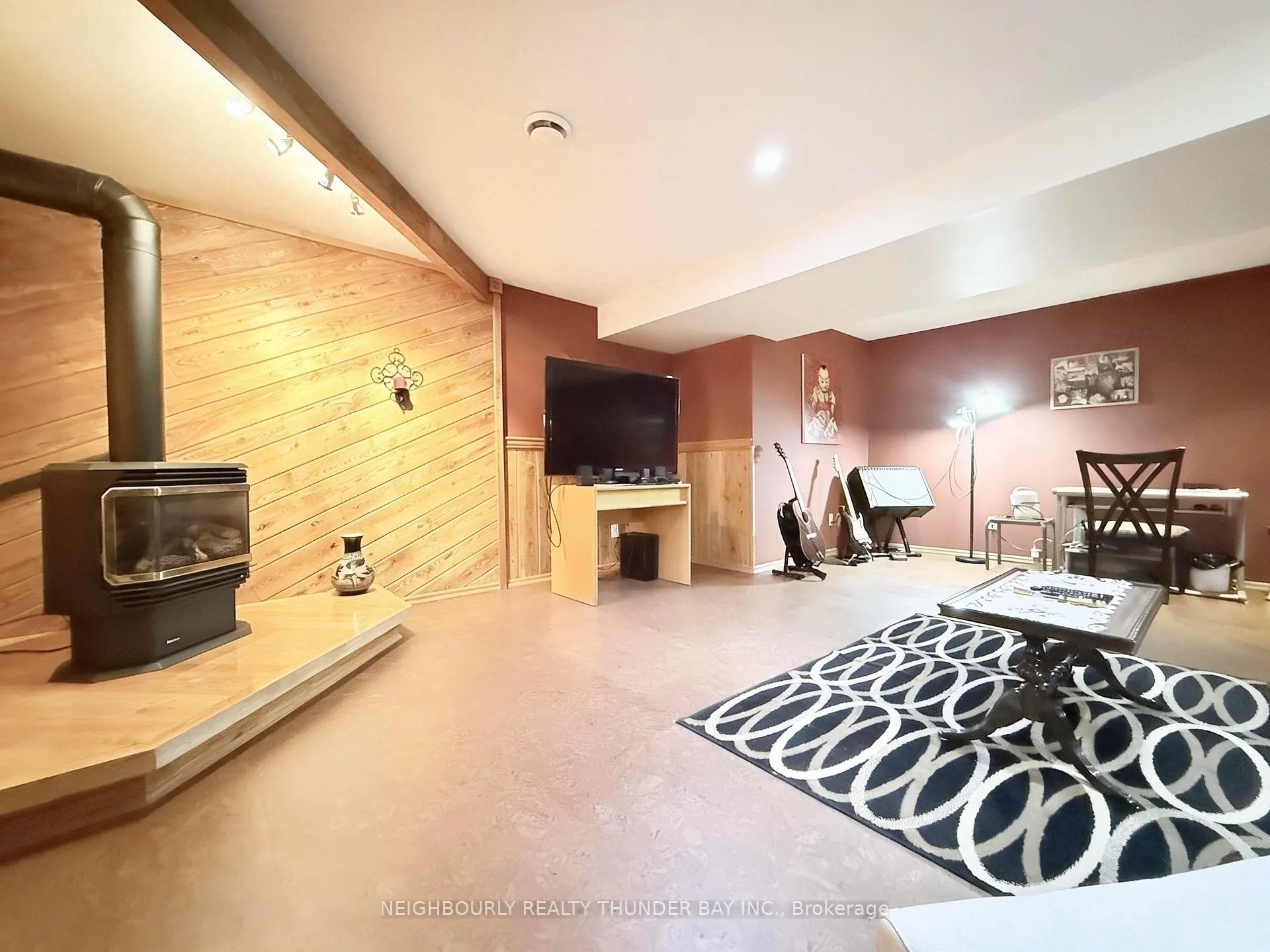Photo 21 of 107 Pioneer Drive, Thunder Bay, John Street North — HOMEH