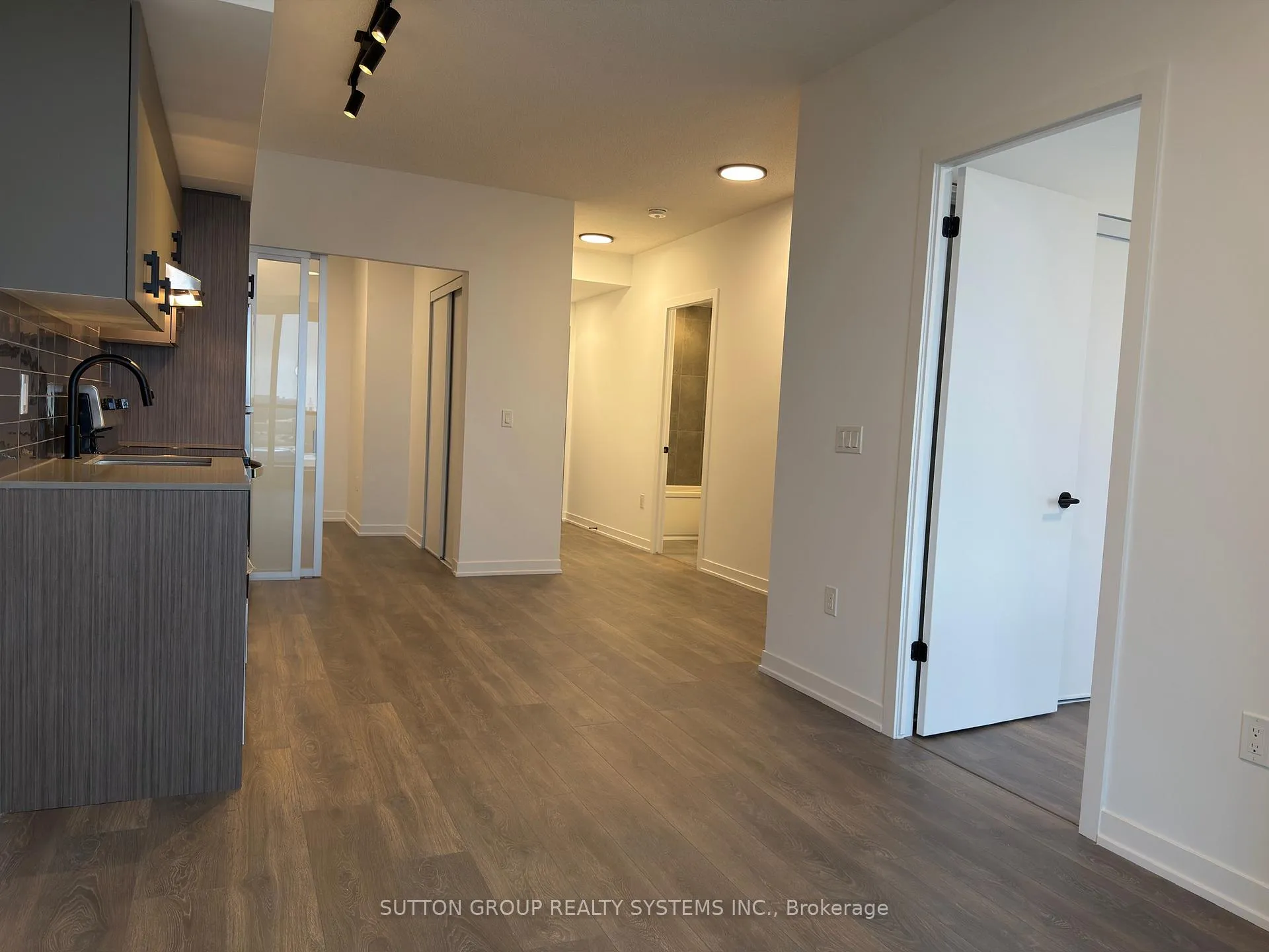 Photo 9 of Unit C1104, 4878 Powers Common, Burlington, Alton — HOMEH