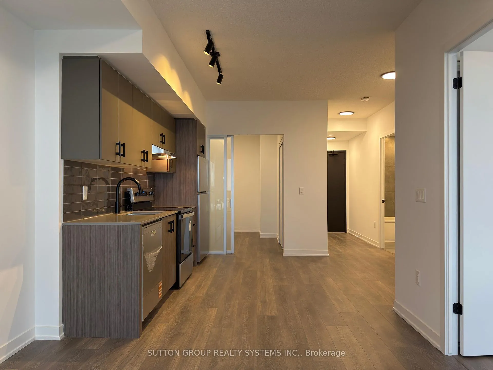 Photo 10 of Unit C1104, 4878 Powers Common, Burlington, Alton — HOMEH