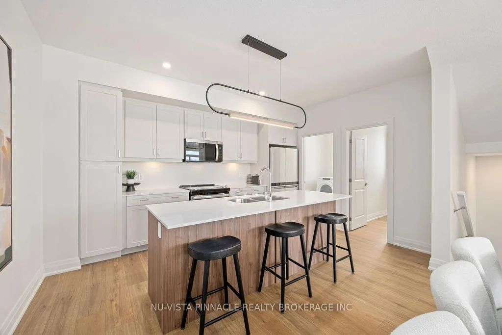 Photo 4 of 2594 Sheffield Boulevard, London, South U — HOMEH