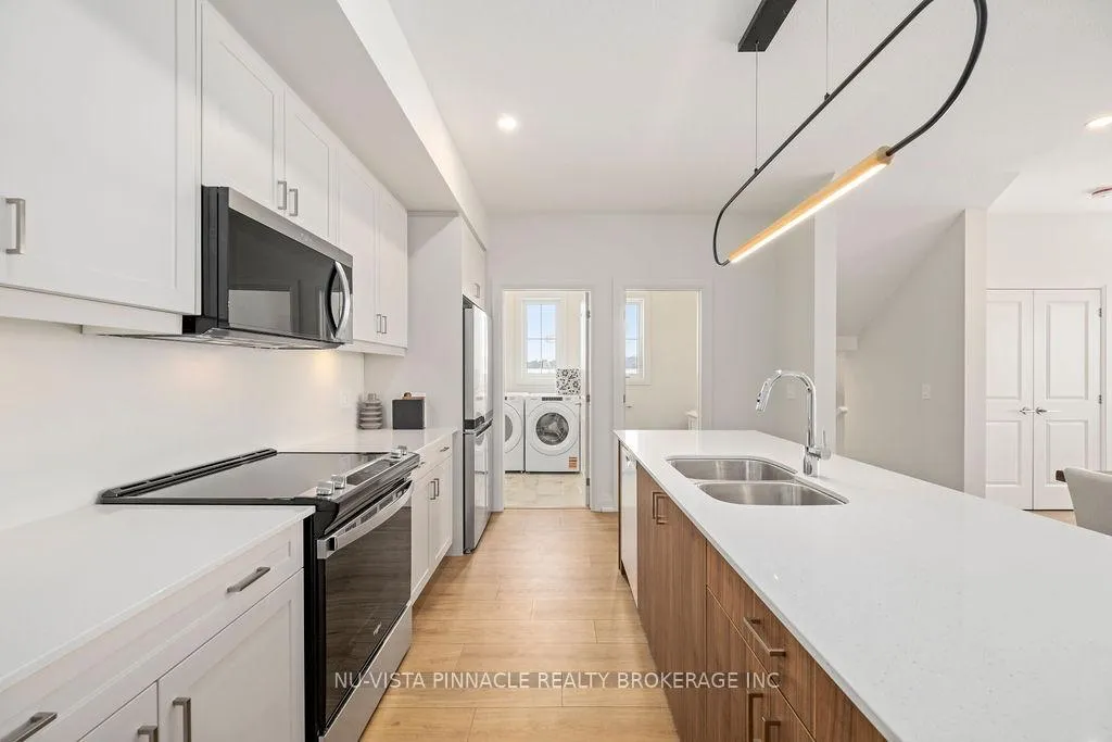 Photo 6 of 2594 Sheffield Boulevard, London, South U — HOMEH