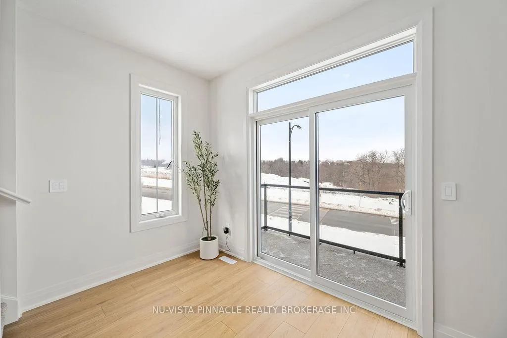 Photo 12 of 2594 Sheffield Boulevard, London, South U — HOMEH