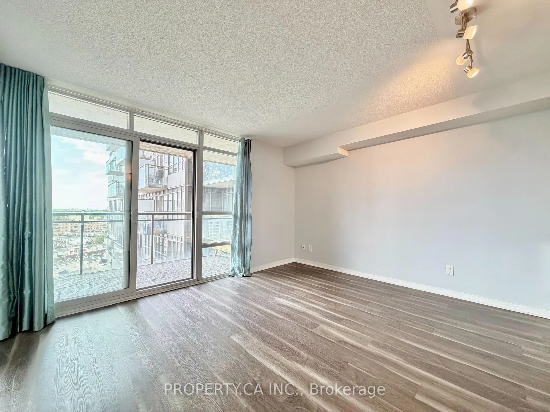 Photo 4 of Unit 1209, 38 Joe Shuster Way, Toronto, South Parkdale — HOMEH