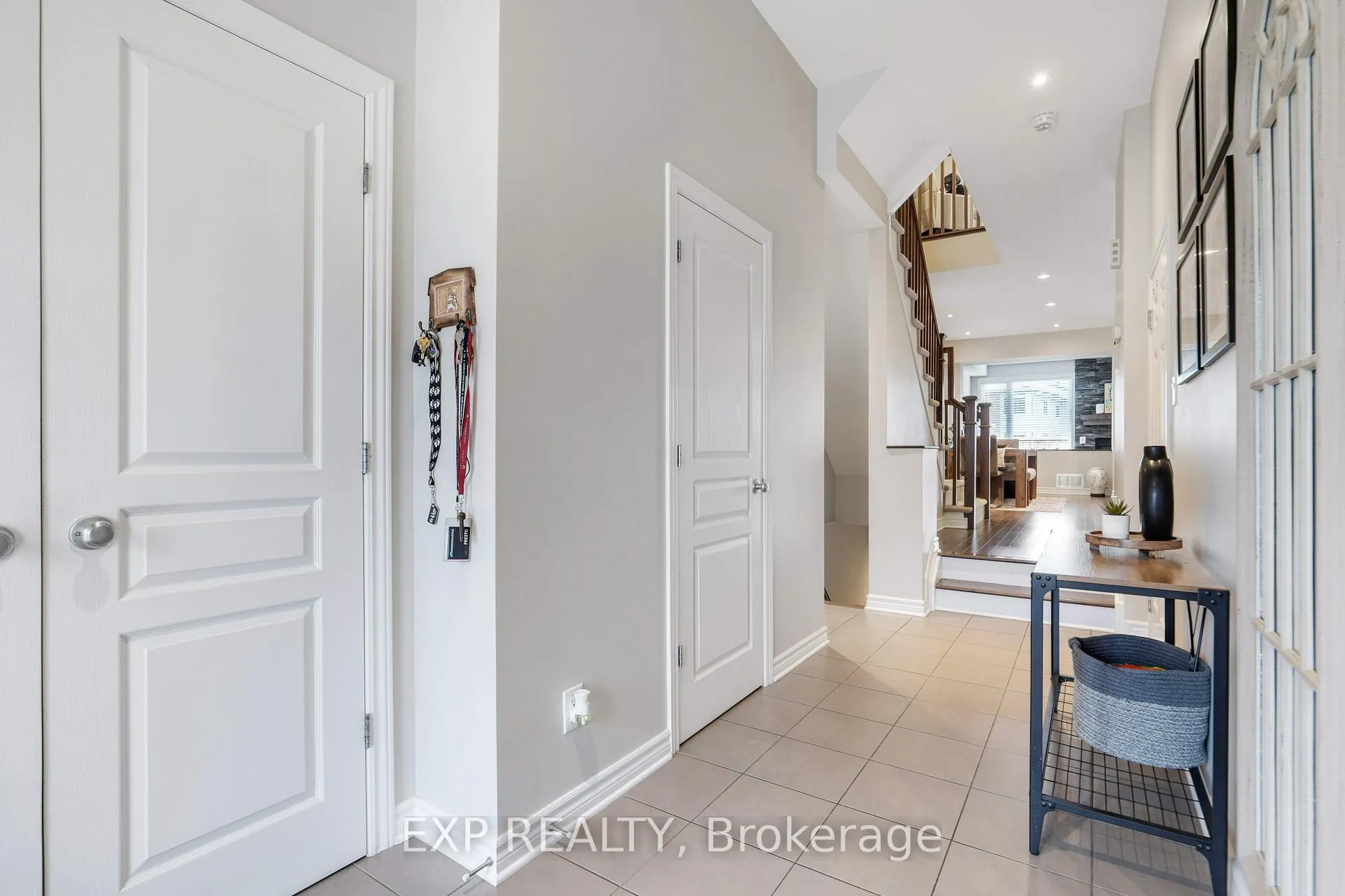 Photo 3 of 529 Stargazer Crescent, Ottawa, Riverside South/Gloucester Glen — HOMEH