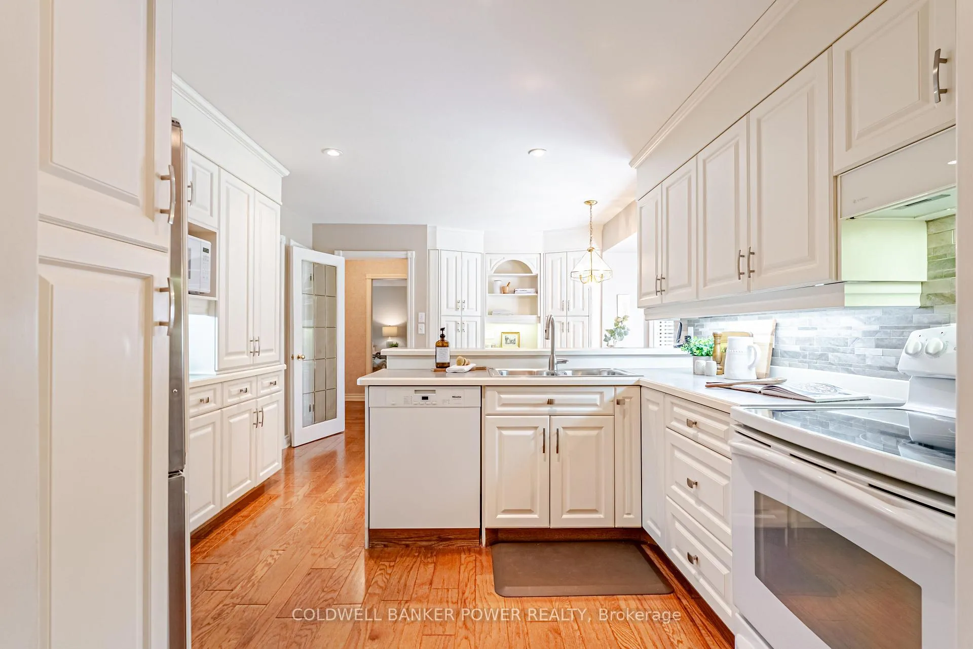 Photo 18 of 64 Leland Place, London, South M — HOMEH