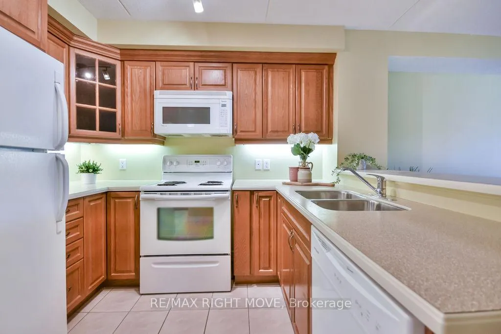 Photo 10 of Unit 313, 486 Laclie Street, Orillia — HOMEH