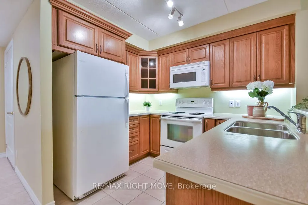 Photo 11 of Unit 313, 486 Laclie Street, Orillia — HOMEH