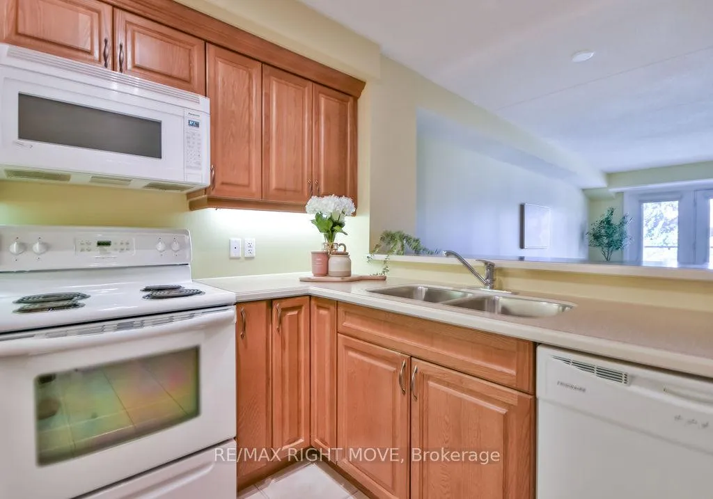 Photo 14 of Unit 313, 486 Laclie Street, Orillia — HOMEH