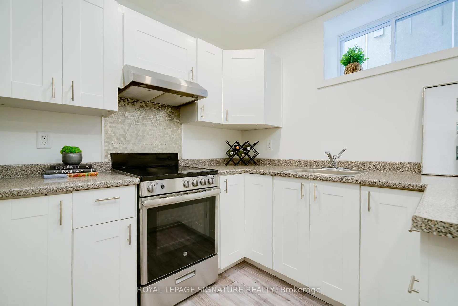 Photo 3 of Unit Lower, 27 Coleridge Avenue, Toronto, Woodbine-Lumsden — HOMEH