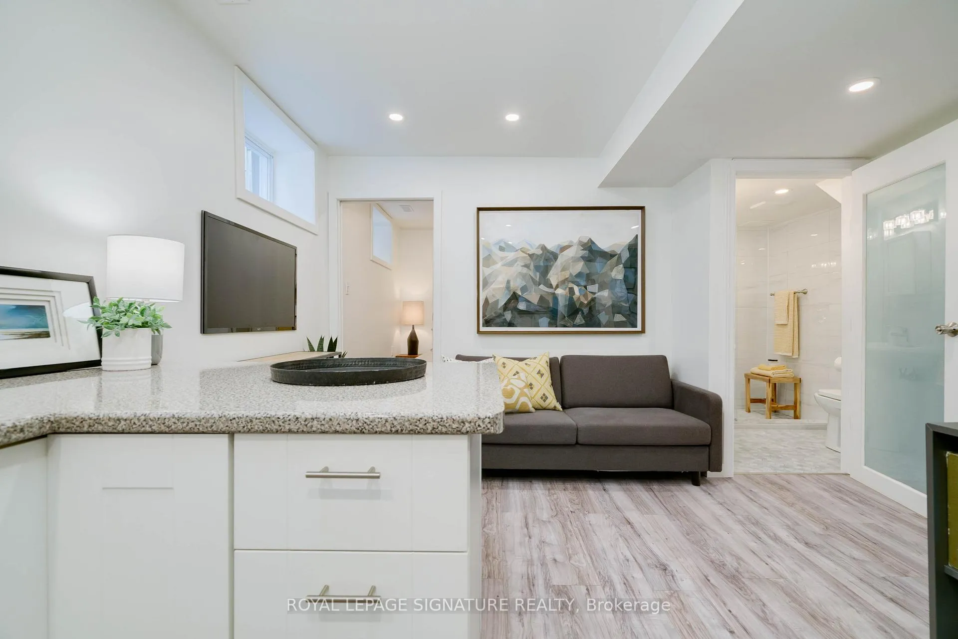 Photo 4 of Unit Lower, 27 Coleridge Avenue, Toronto, Woodbine-Lumsden — HOMEH