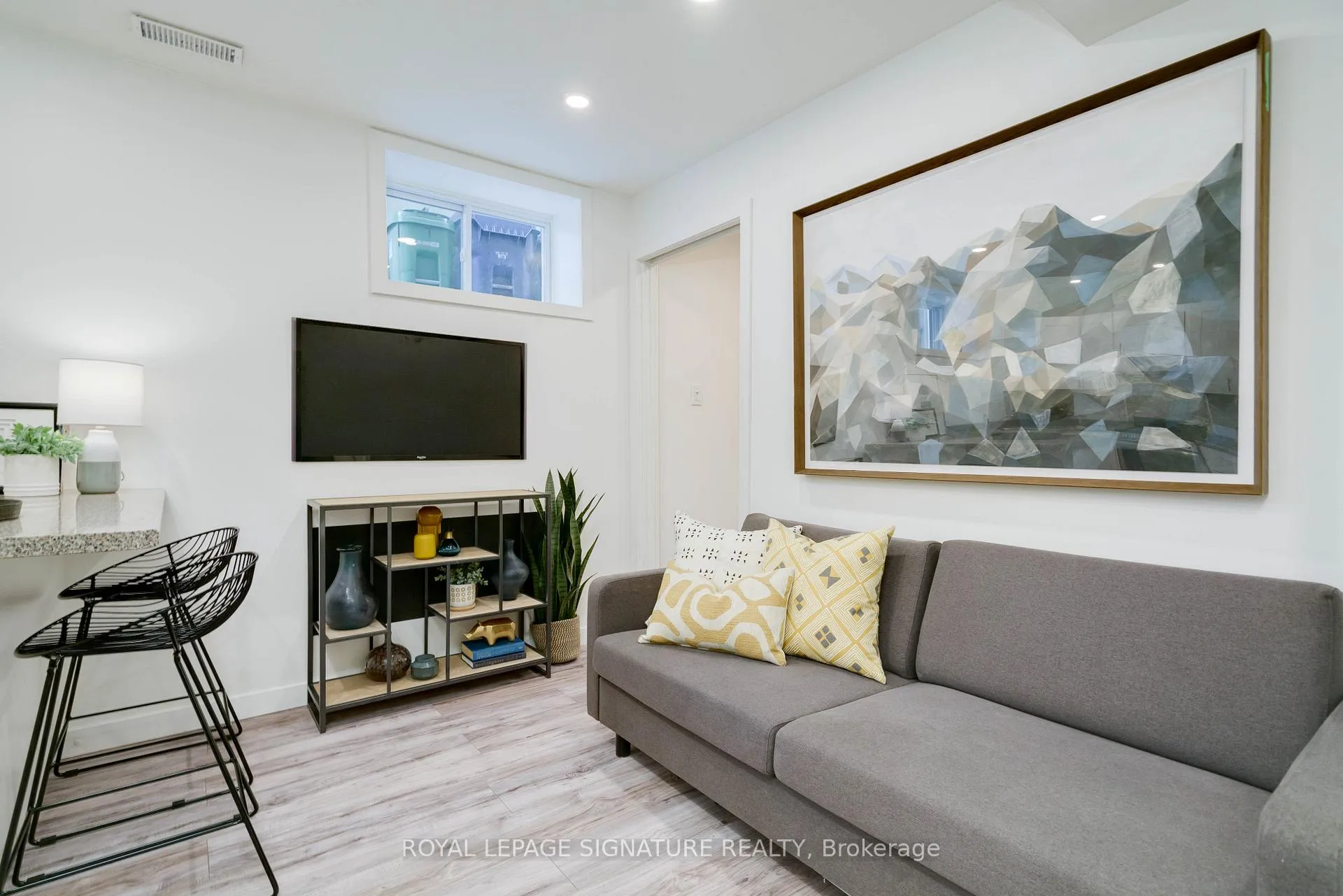 Photo 5 of Unit Lower, 27 Coleridge Avenue, Toronto, Woodbine-Lumsden — HOMEH
