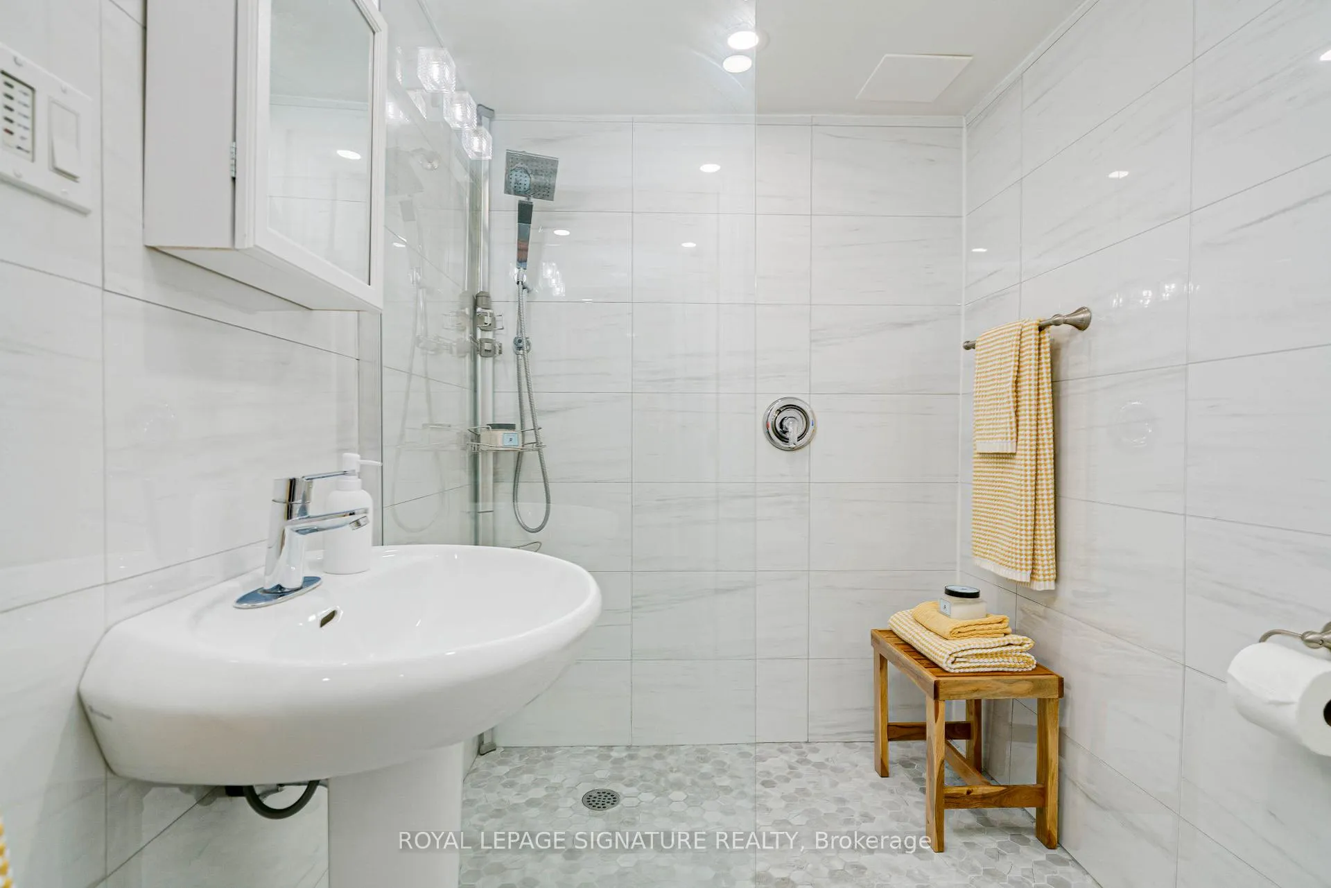 Photo 9 of Unit Lower, 27 Coleridge Avenue, Toronto, Woodbine-Lumsden — HOMEH