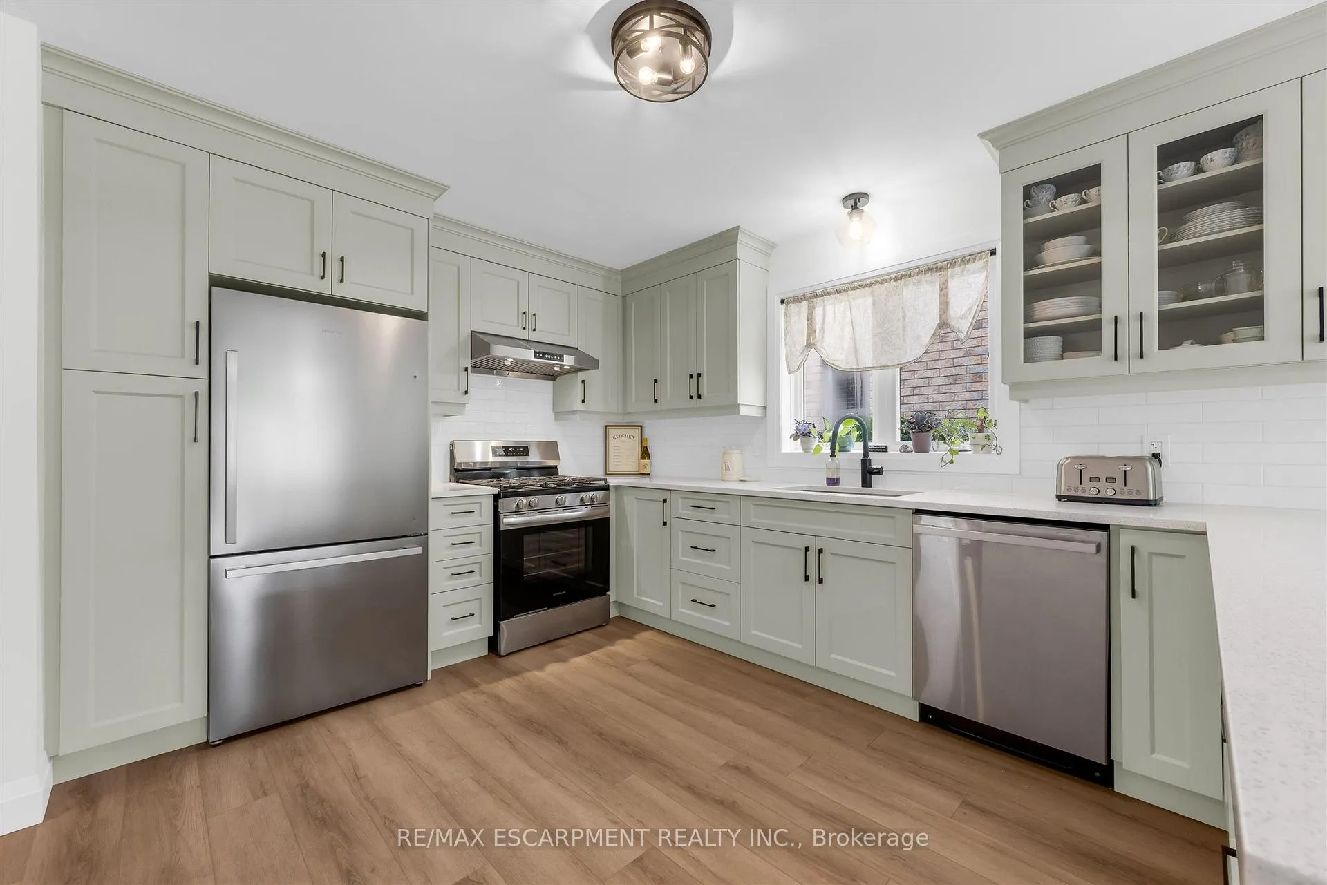 Photo 3 of 4501 Frances Crescent, Lincoln, Beamsville — HOMEH