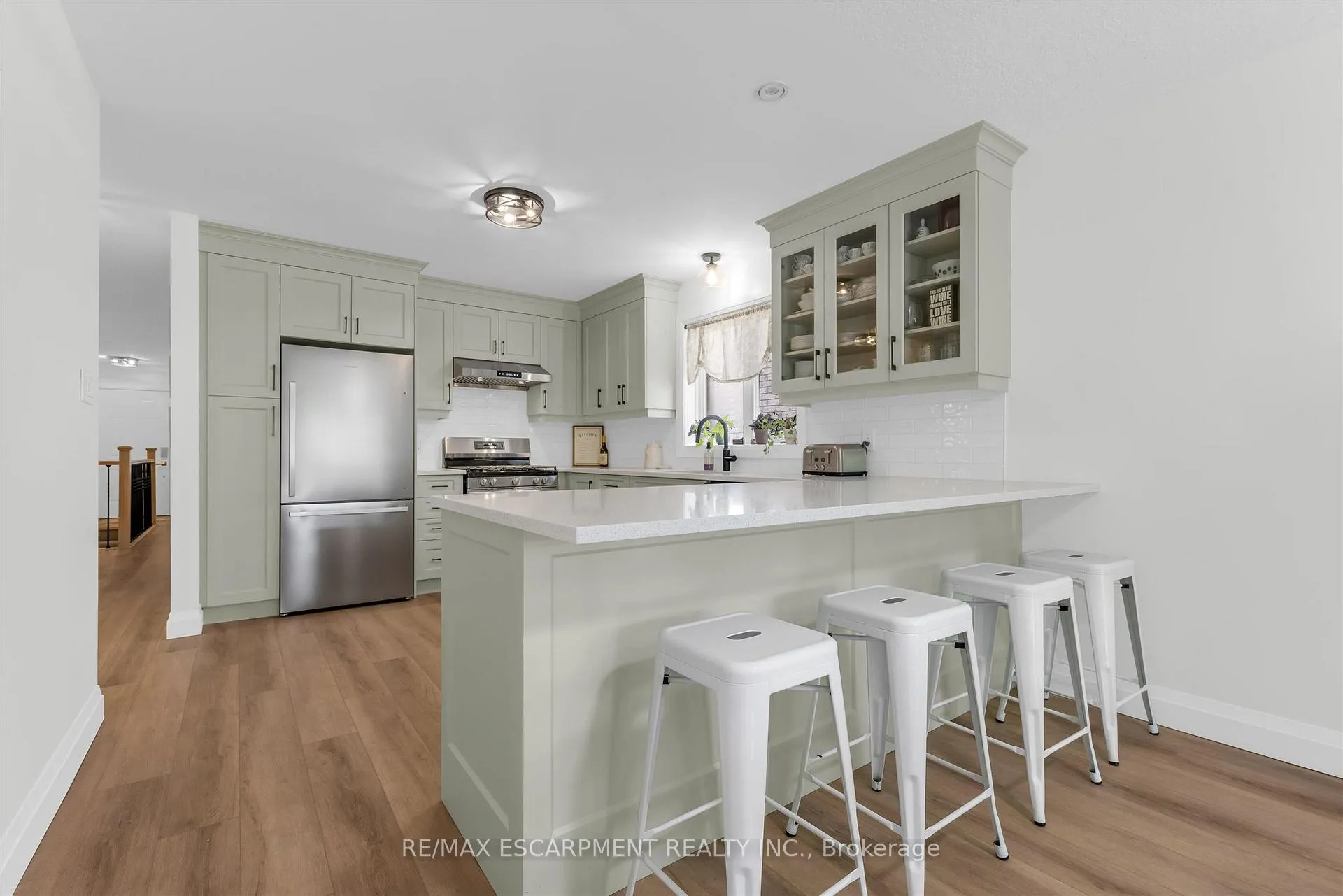 Photo 4 of 4501 Frances Crescent, Lincoln, Beamsville — HOMEH