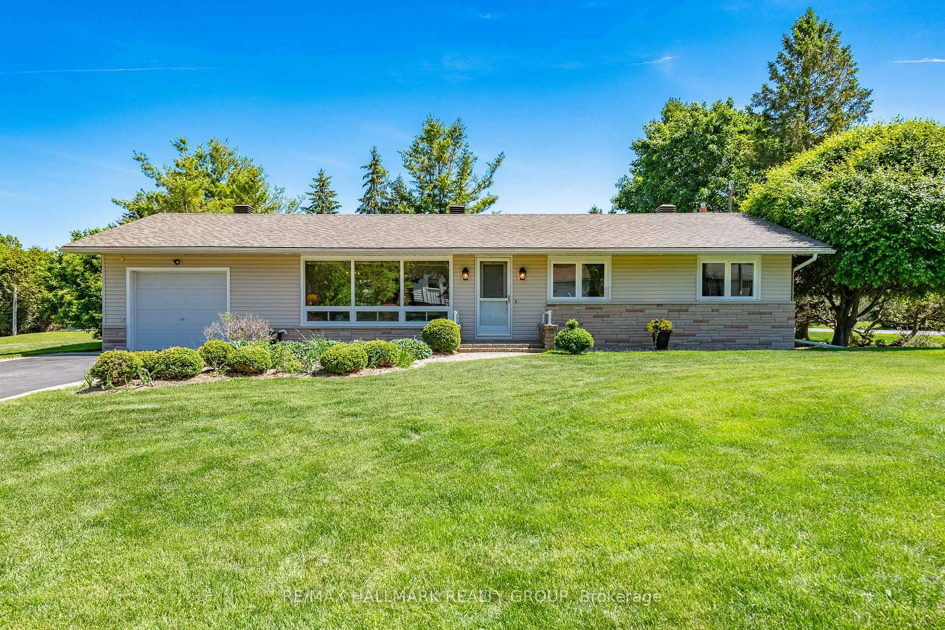 Photo 1 of 7866 Lawrence Street, Ottawa, Vernon — HOMEH