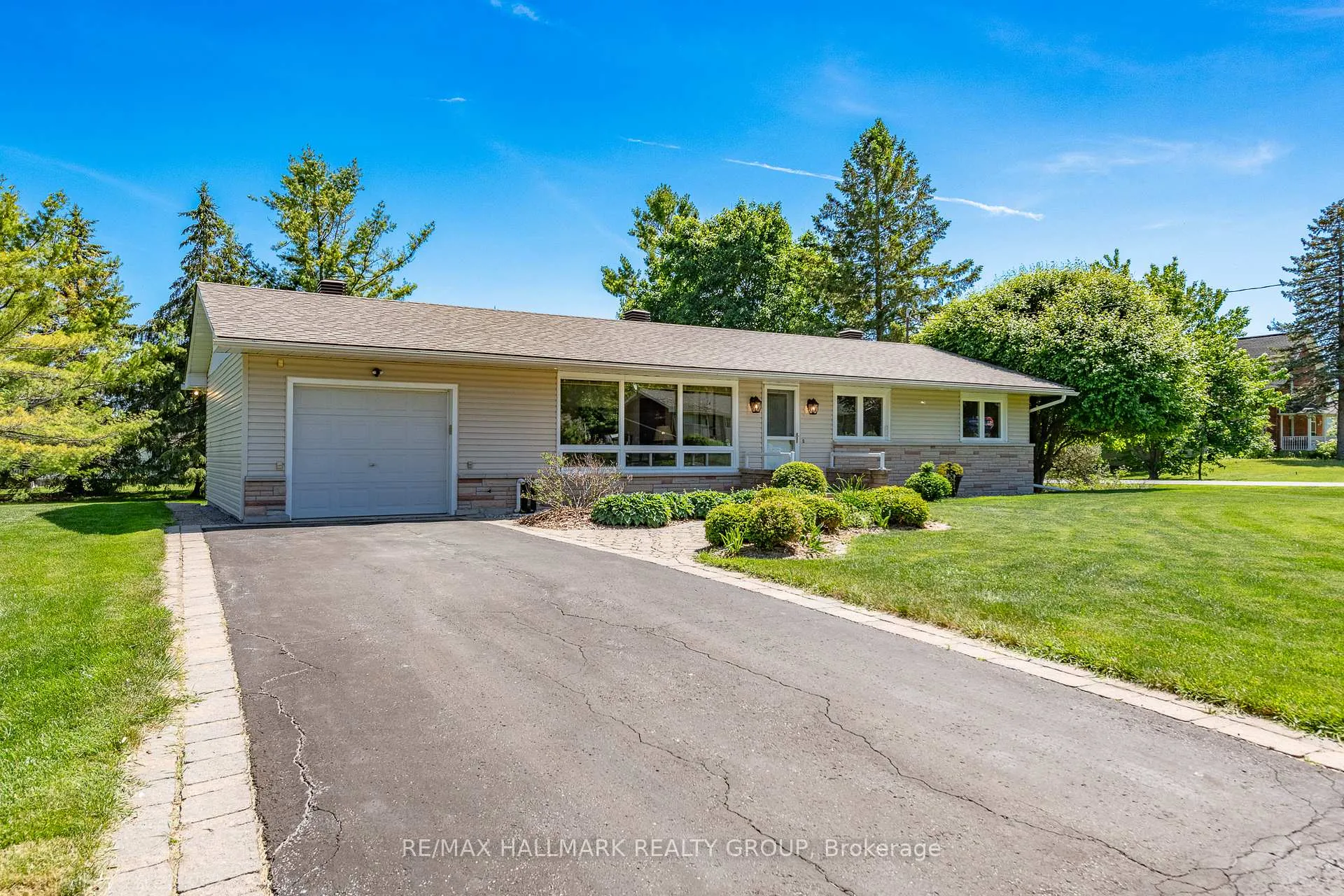 Photo 2 of 7866 Lawrence Street, Ottawa, Vernon — HOMEH
