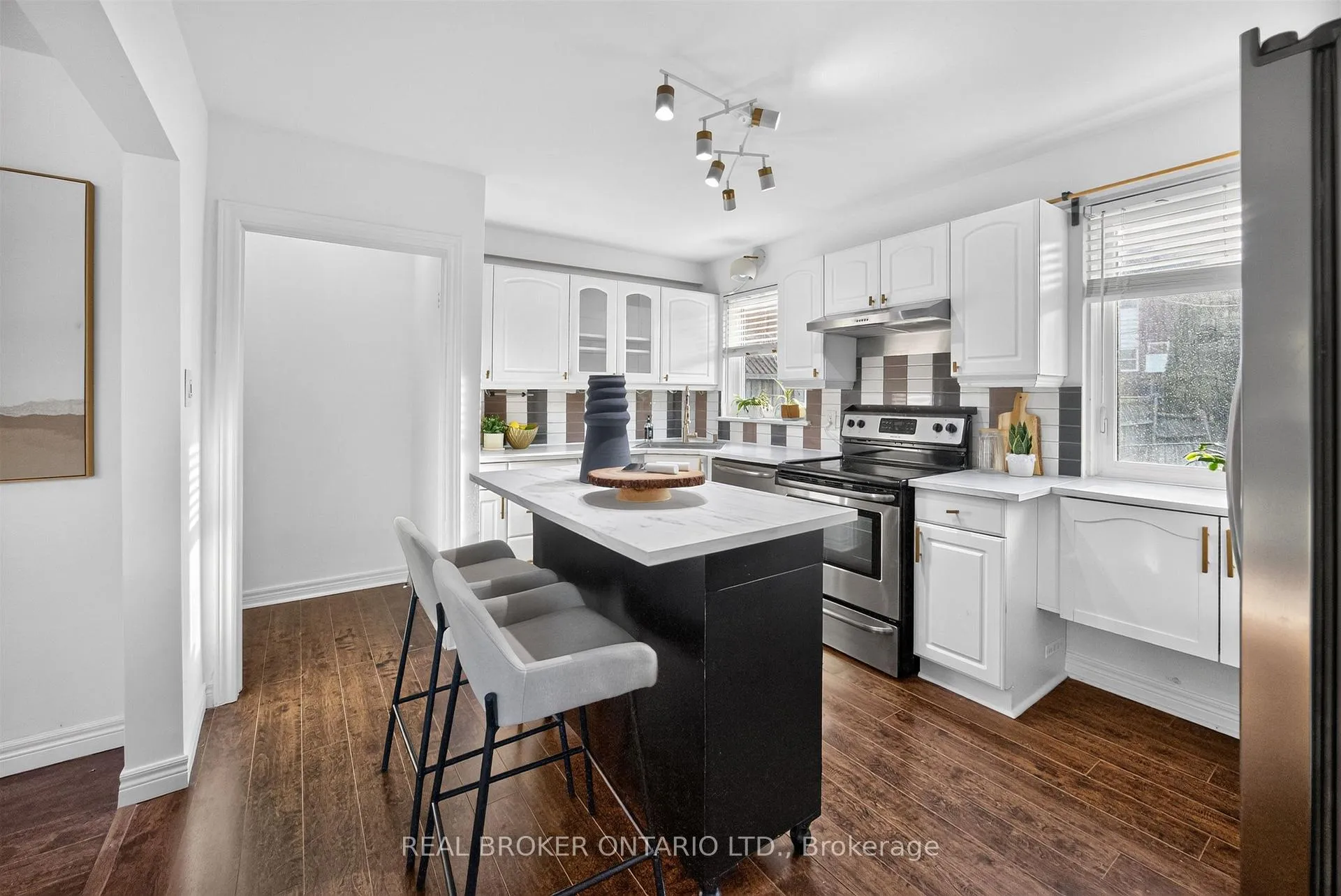 Photo 11 of 30 Willowmount Drive, Scarborough, Clairlea-Birchmount — HOMEH