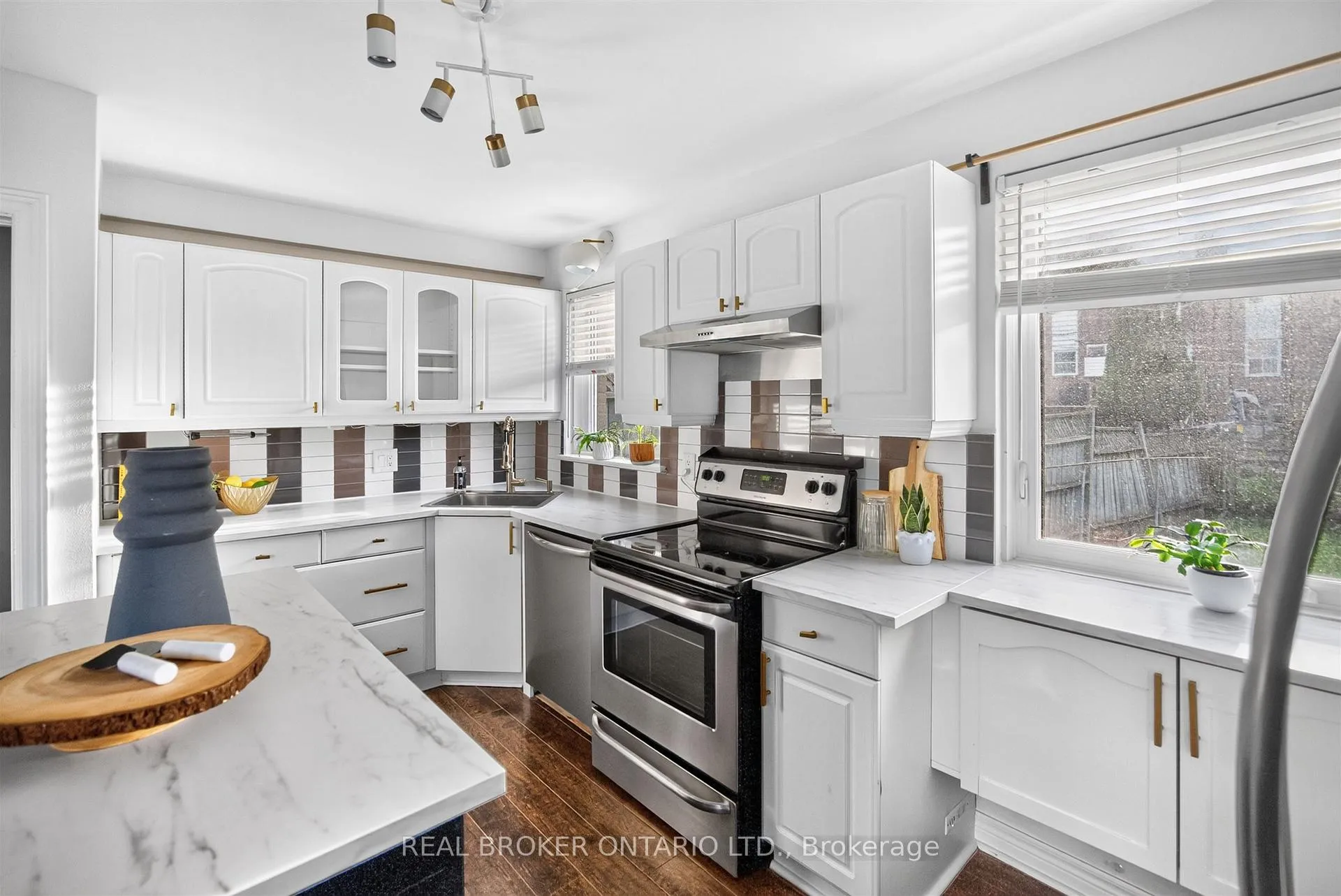 Photo 12 of 30 Willowmount Drive, Scarborough, Clairlea-Birchmount — HOMEH