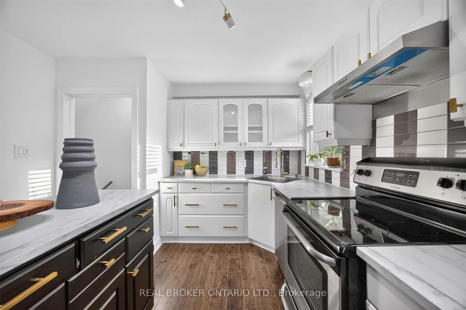 Photo 13 of 30 Willowmount Drive, Scarborough, Clairlea-Birchmount — HOMEH