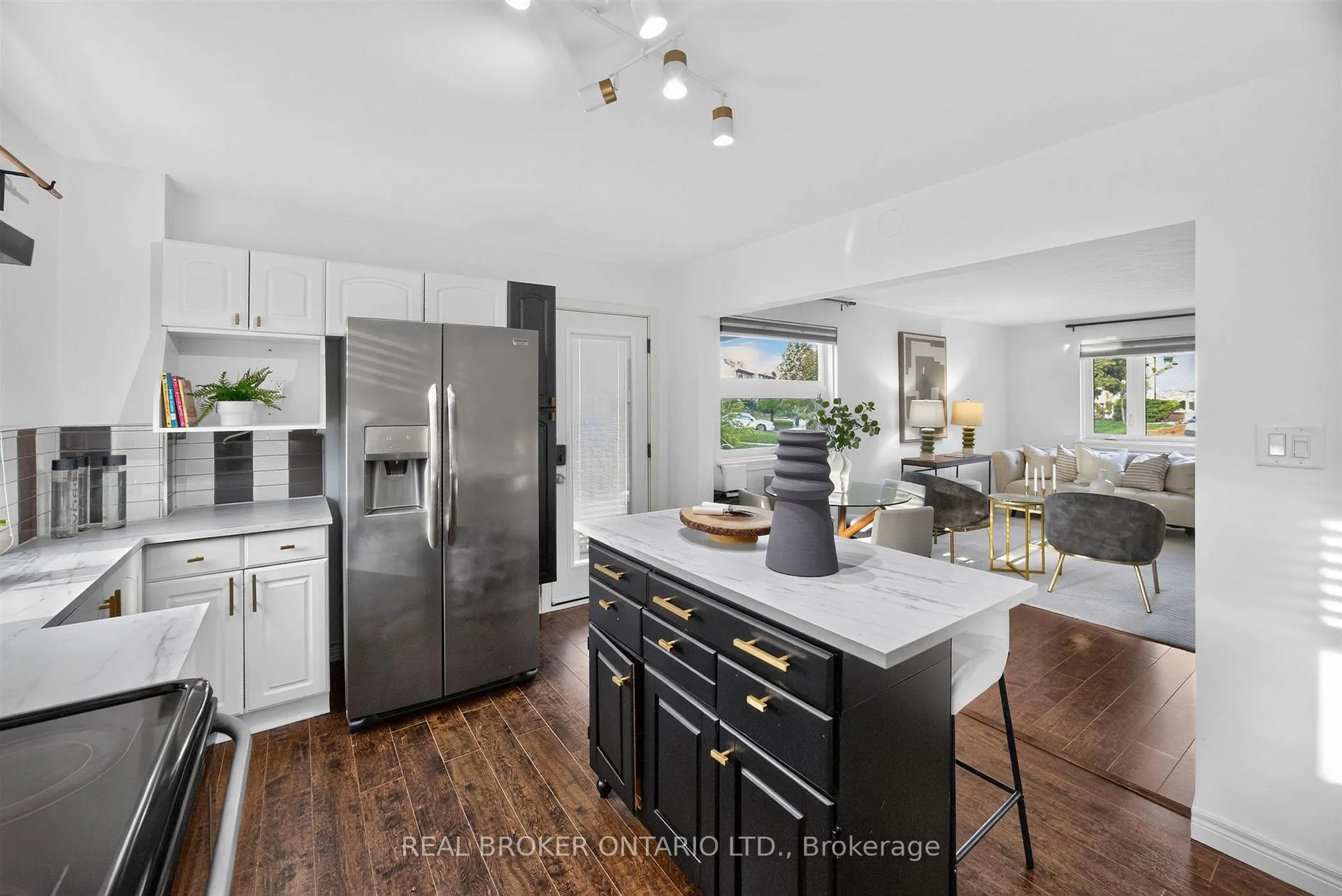 Photo 14 of 30 Willowmount Drive, Scarborough, Clairlea-Birchmount — HOMEH
