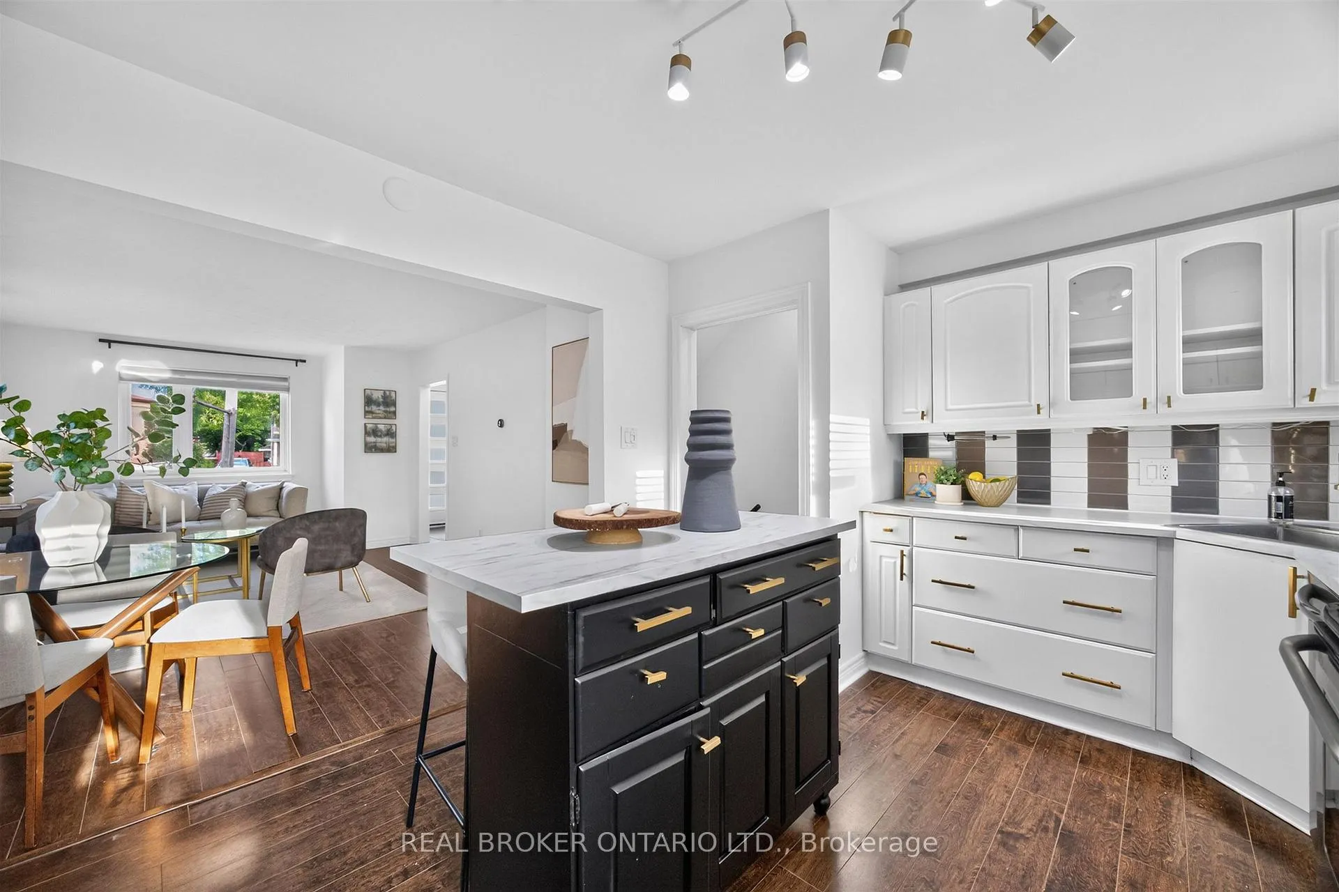Photo 15 of 30 Willowmount Drive, Scarborough, Clairlea-Birchmount — HOMEH