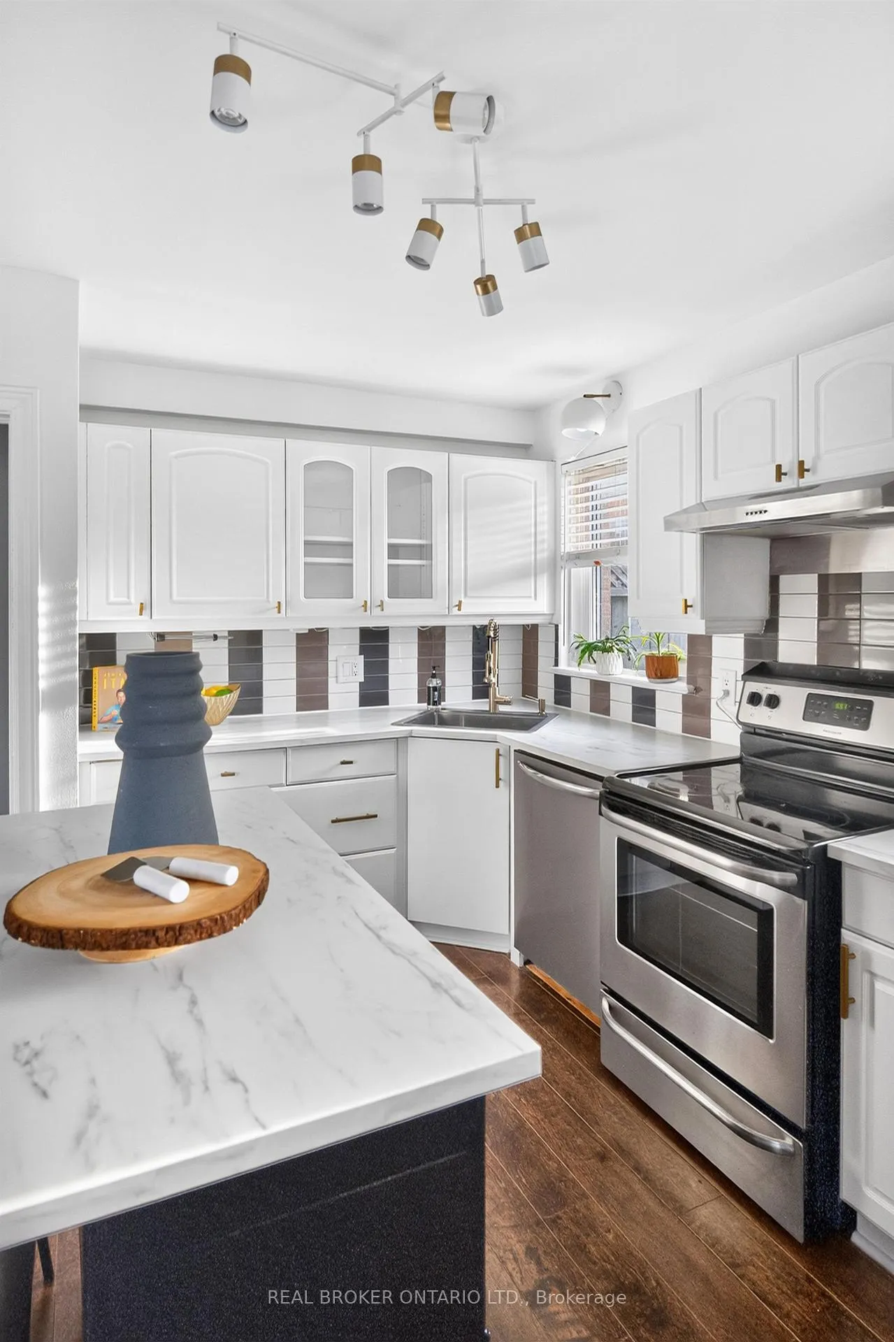 Photo 16 of 30 Willowmount Drive, Scarborough, Clairlea-Birchmount — HOMEH