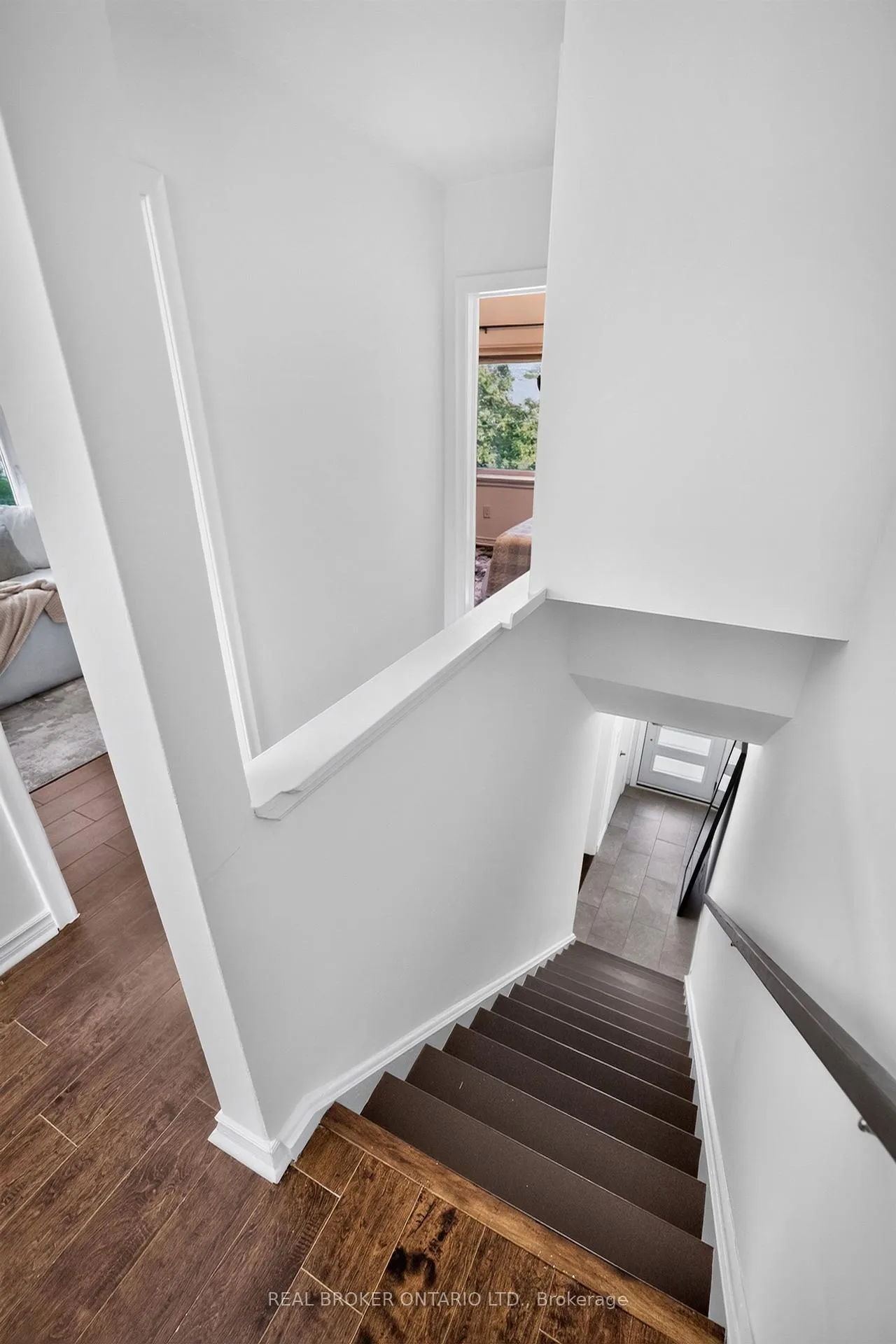 Photo 40 of 30 Willowmount Drive, Scarborough, Clairlea-Birchmount — HOMEH