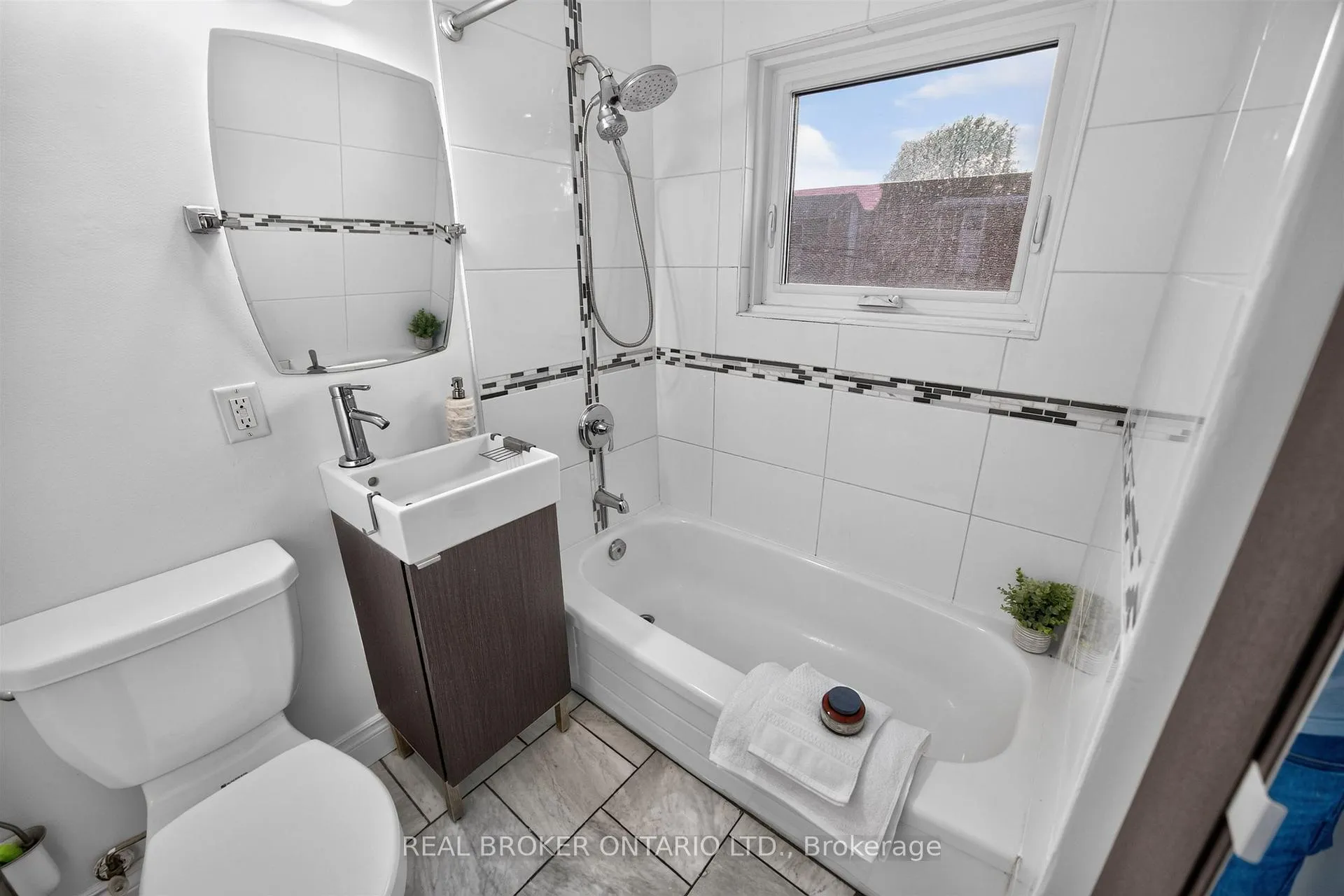 Photo 27 of 30 Willowmount Drive, Scarborough, Clairlea-Birchmount — HOMEH