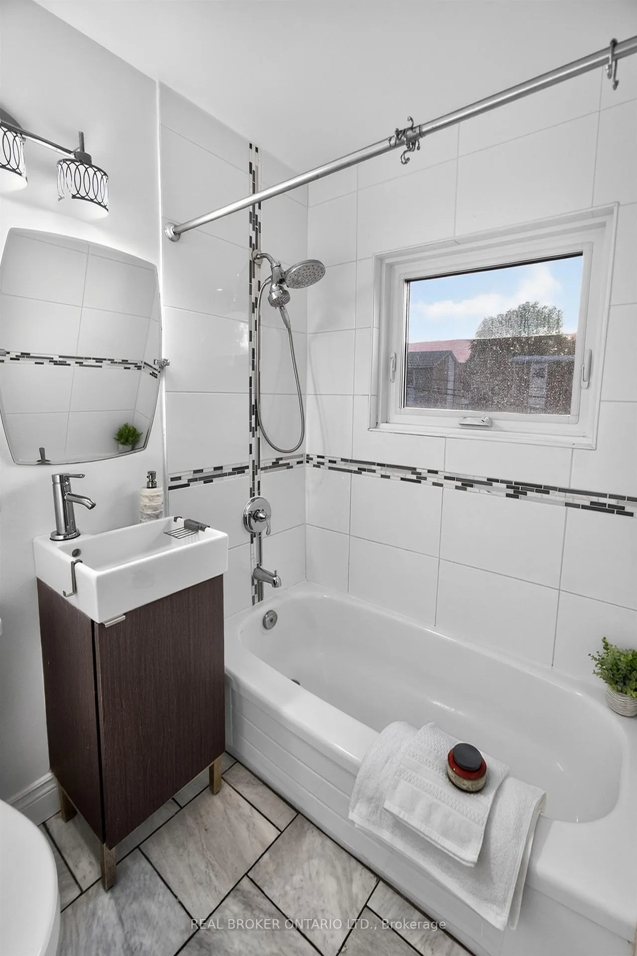 Photo 28 of 30 Willowmount Drive, Scarborough, Clairlea-Birchmount — HOMEH