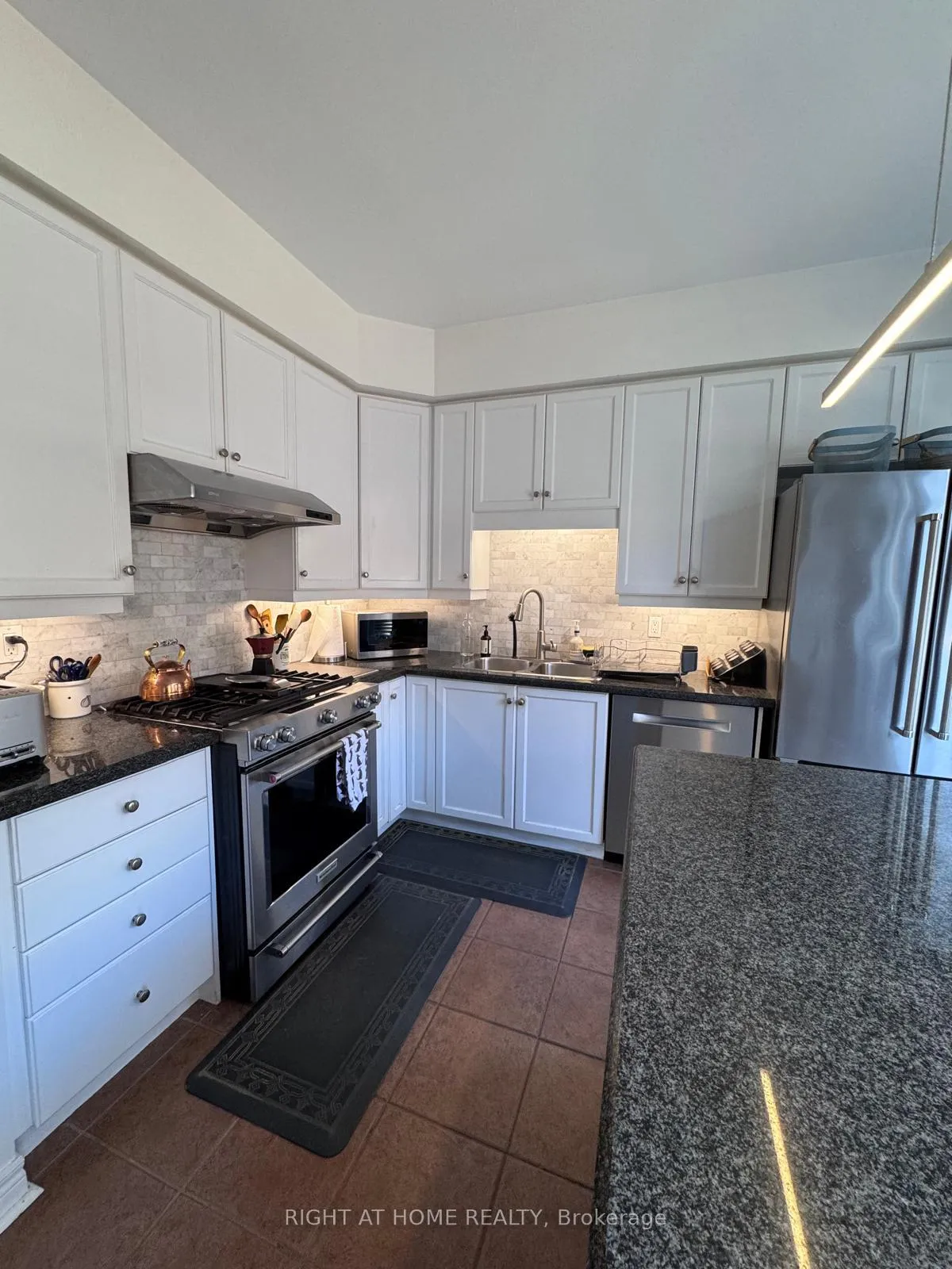 Photo 5 of 2-116 Evans Avenue, Etobicoke, Mimico — HOMEH