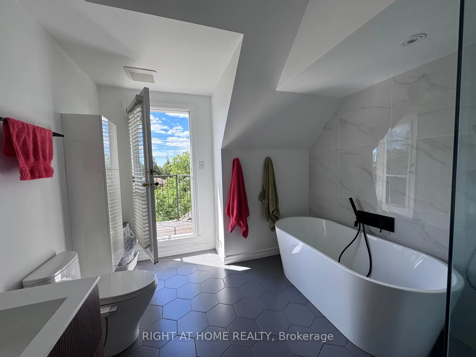 Photo 15 of 2-116 Evans Avenue, Etobicoke, Mimico — HOMEH