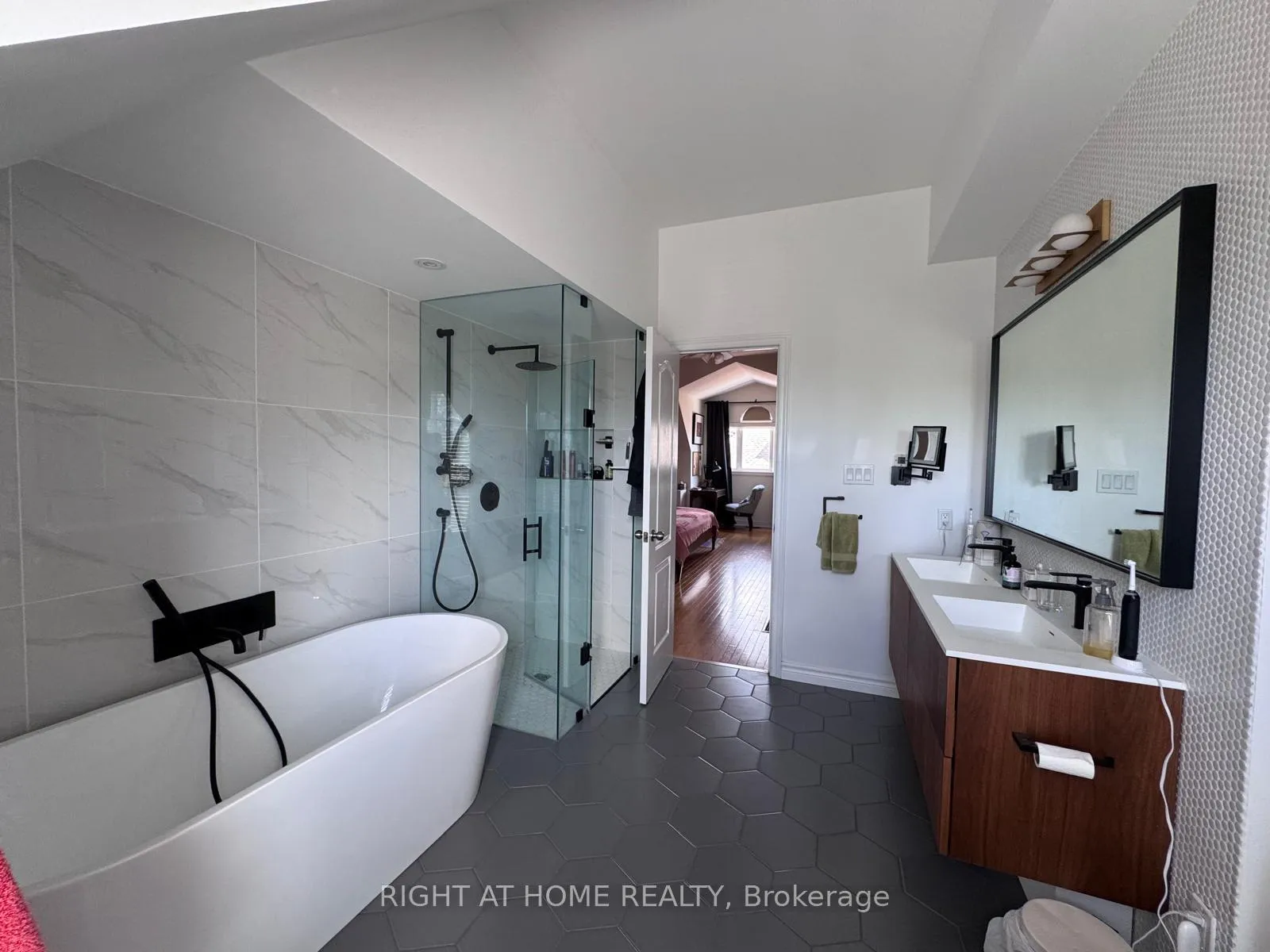 Photo 16 of 2-116 Evans Avenue, Etobicoke, Mimico — HOMEH