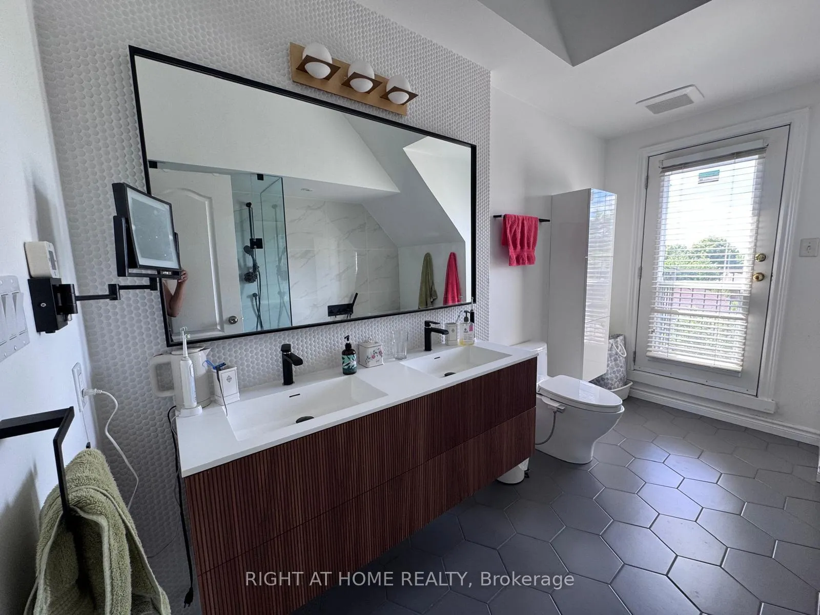 Photo 17 of 2-116 Evans Avenue, Etobicoke, Mimico — HOMEH