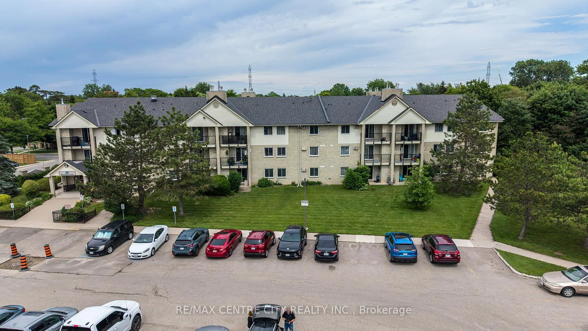 Photo 2 of Unit 309, 729 Deveron Crescent, London, South T — HOMEH