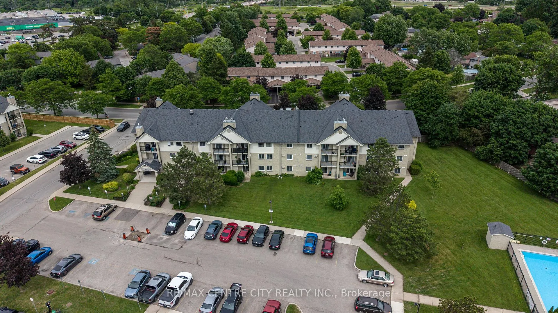 Photo 4 of Unit 309, 729 Deveron Crescent, London, South T — HOMEH