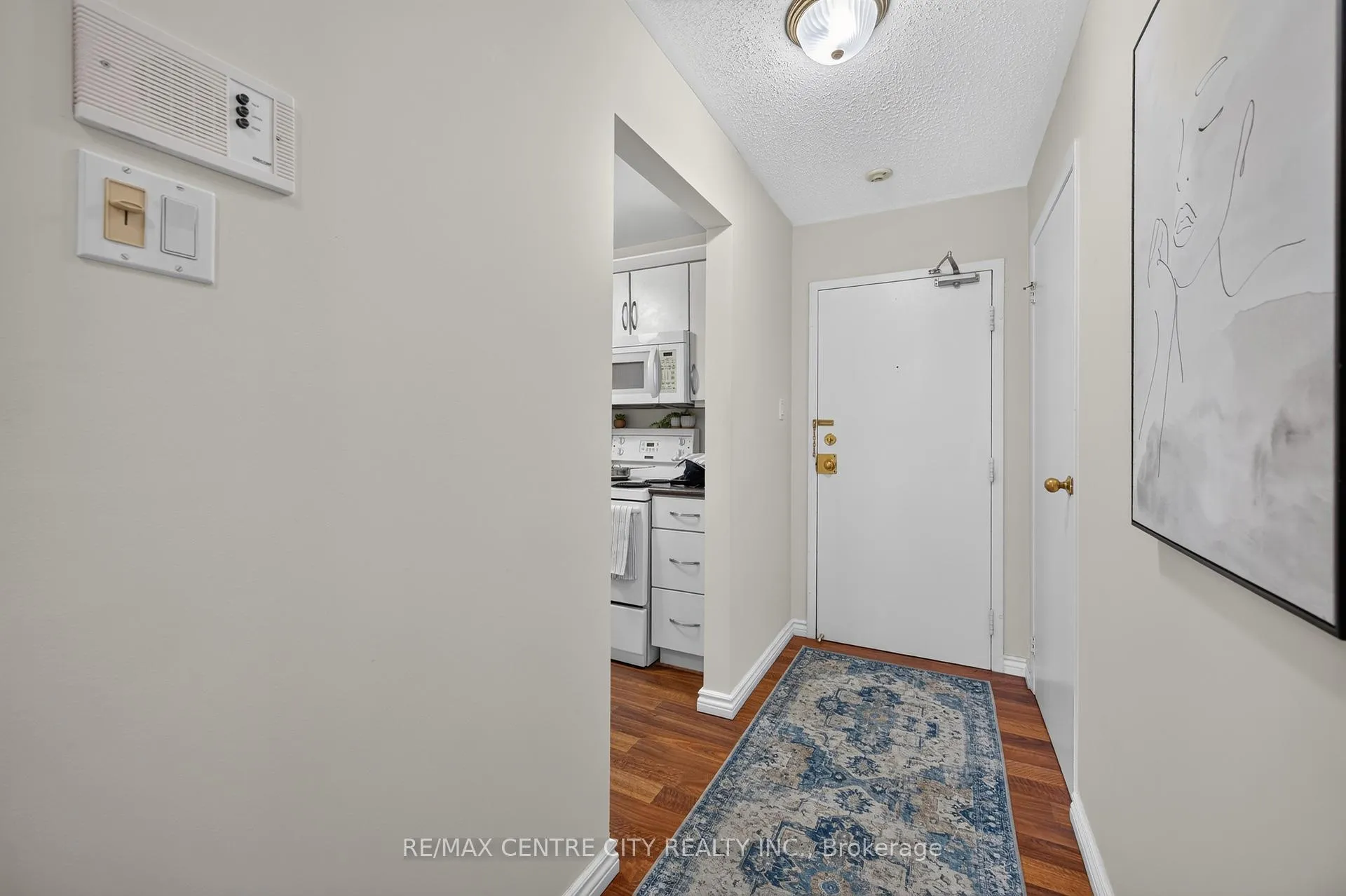 Photo 6 of Unit 309, 729 Deveron Crescent, London, South T — HOMEH