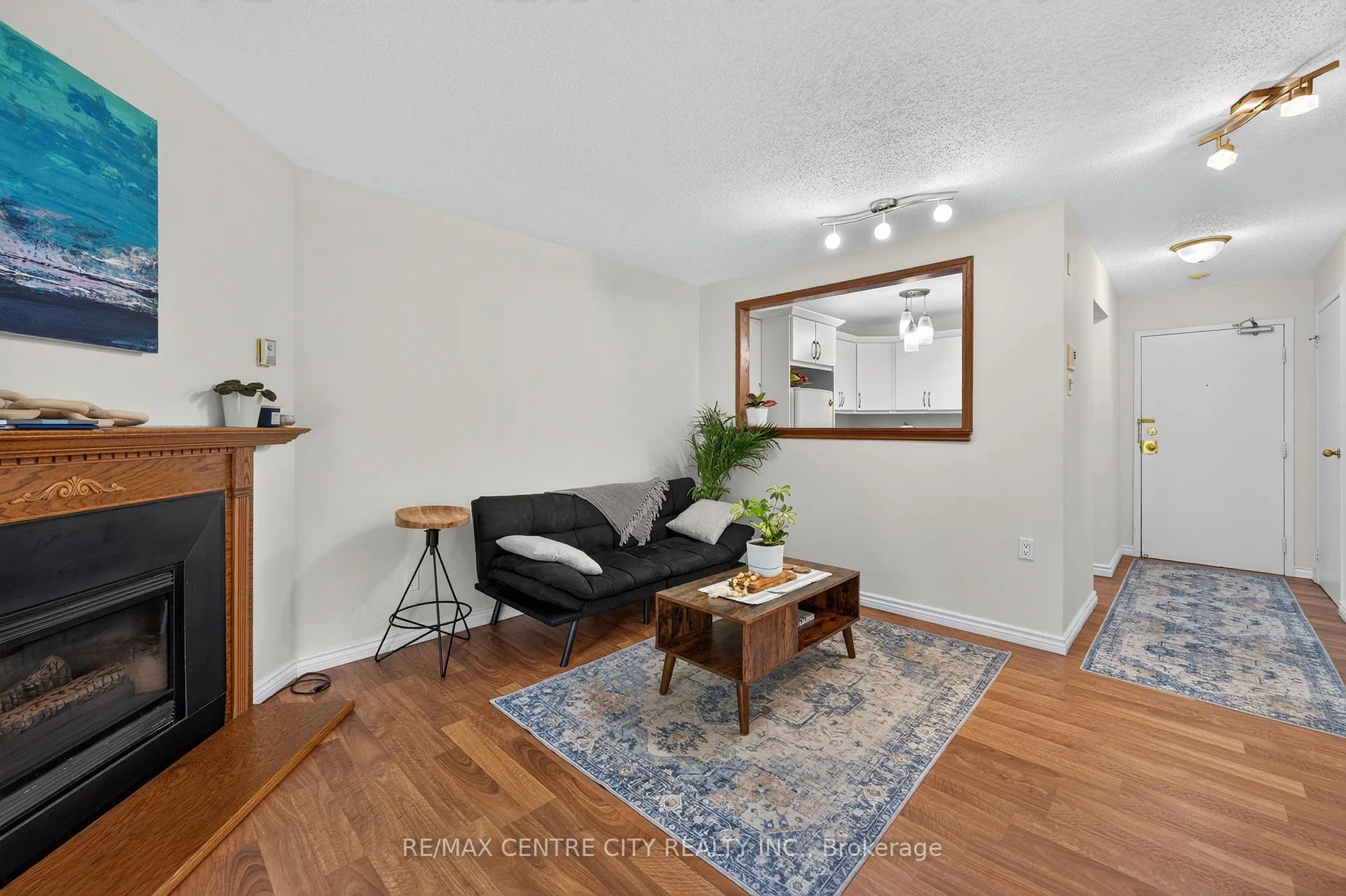 Photo 7 of Unit 309, 729 Deveron Crescent, London, South T — HOMEH