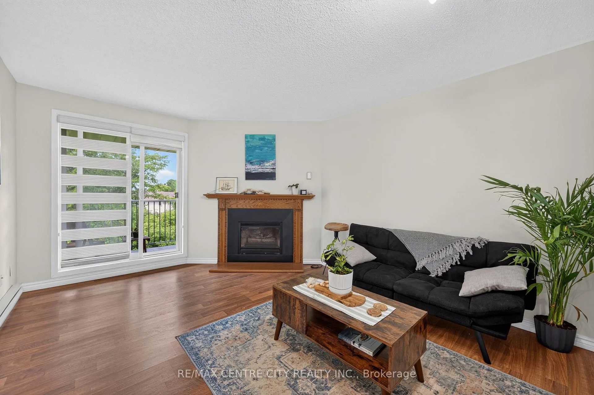 Photo 8 of Unit 309, 729 Deveron Crescent, London, South T — HOMEH