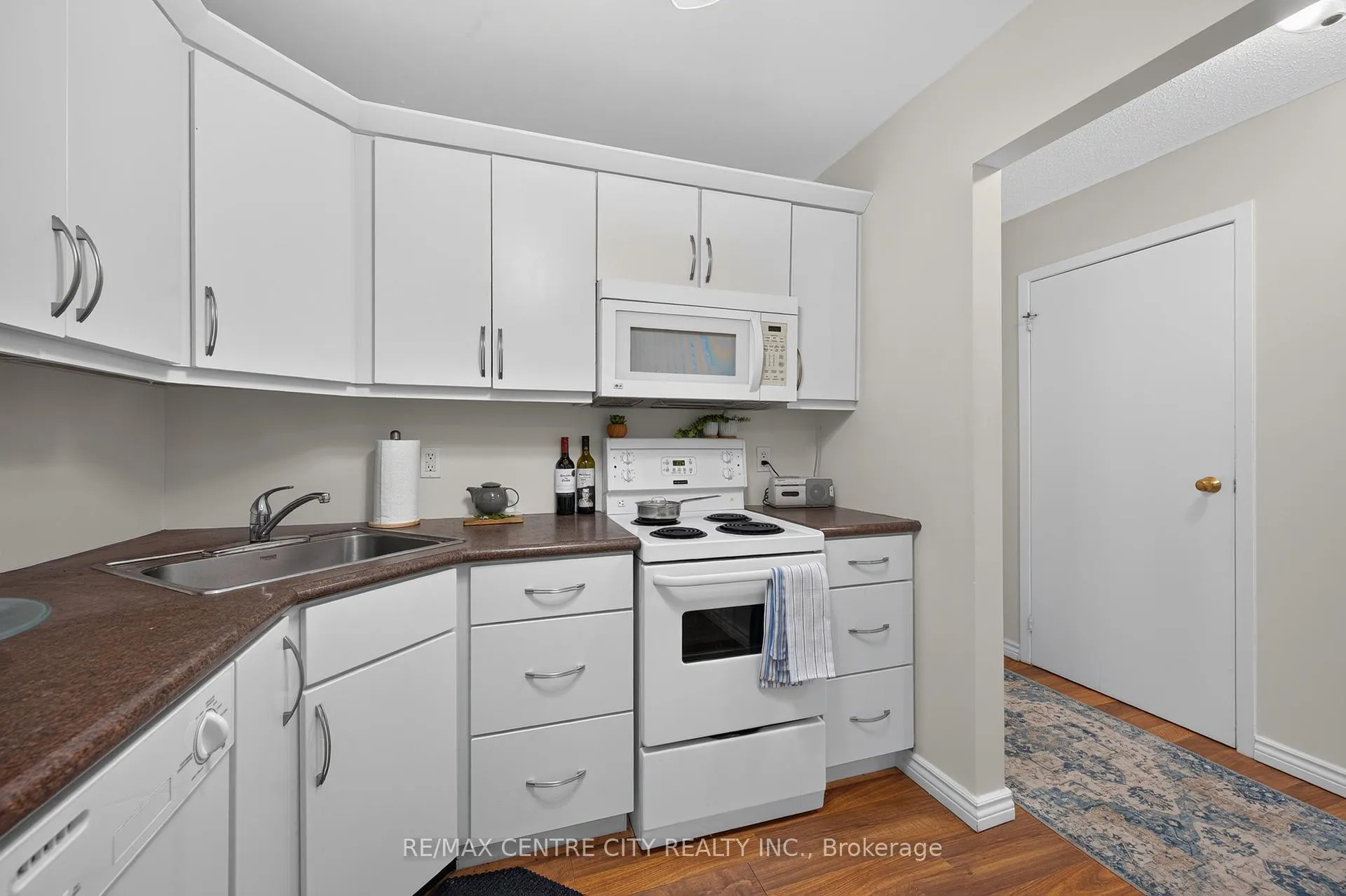 Photo 10 of Unit 309, 729 Deveron Crescent, London, South T — HOMEH