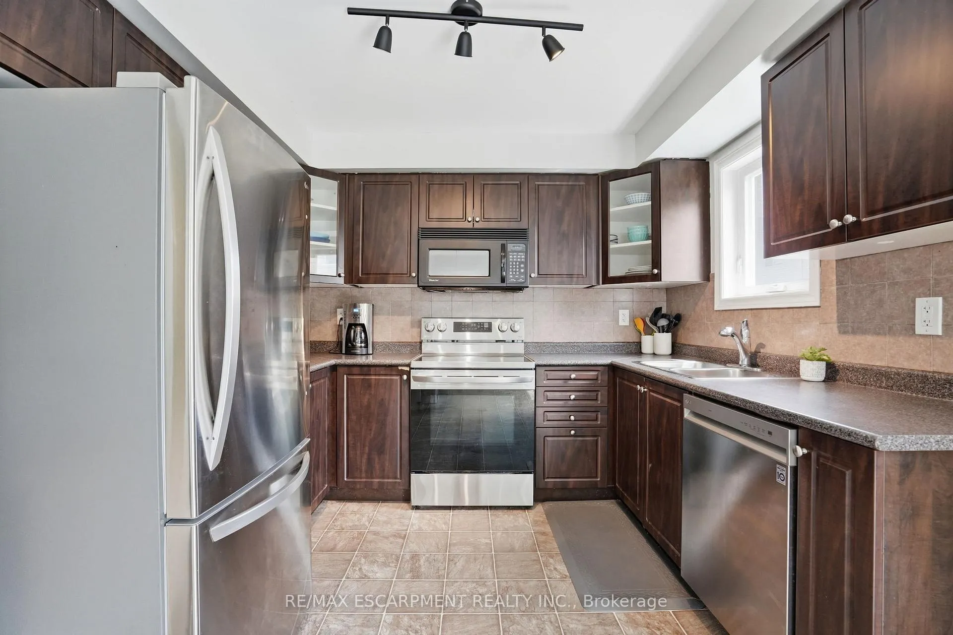 Photo 9 of 263 Windwood Drive, Hamilton, Binbrook — HOMEH