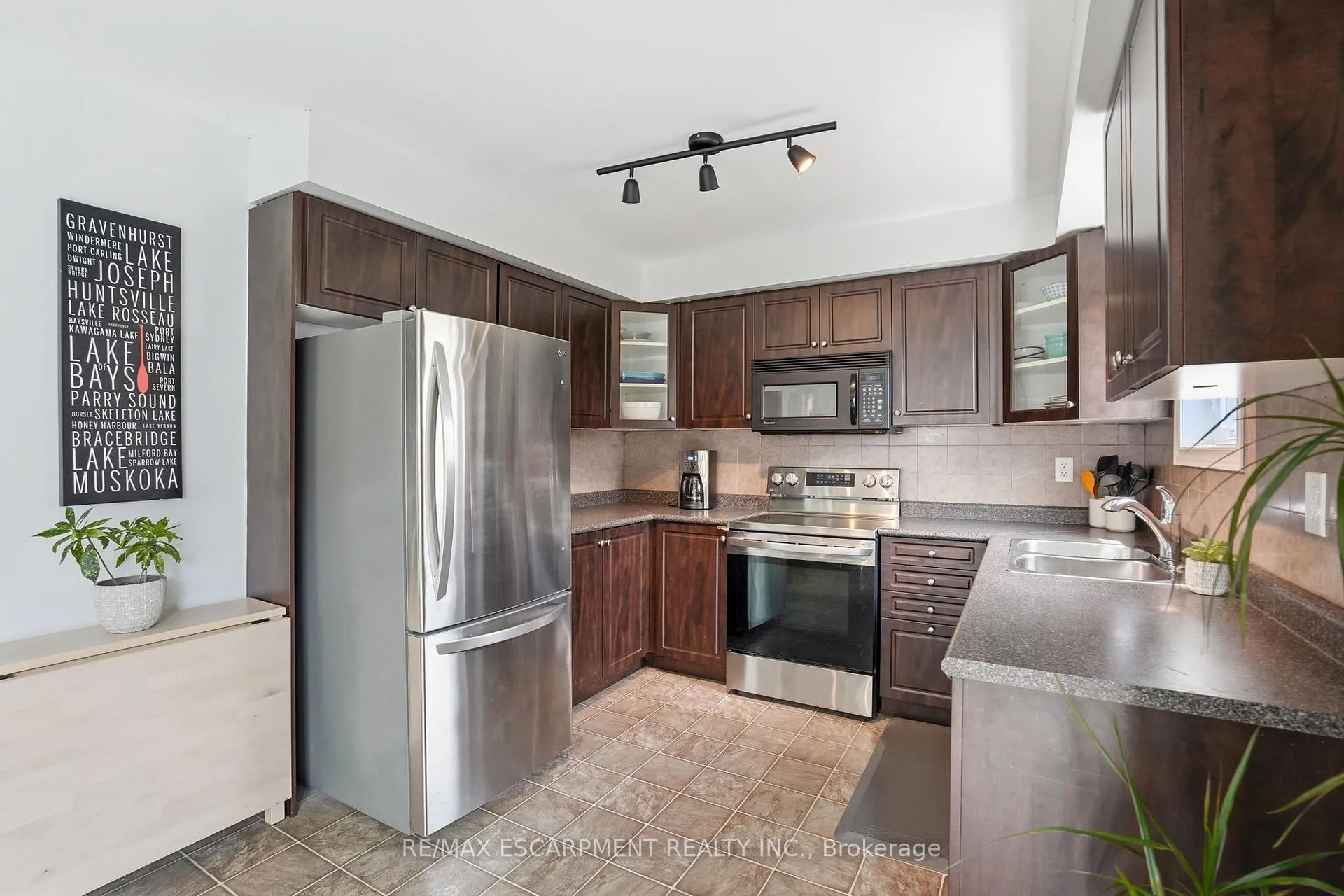 Photo 10 of 263 Windwood Drive, Hamilton, Binbrook — HOMEH