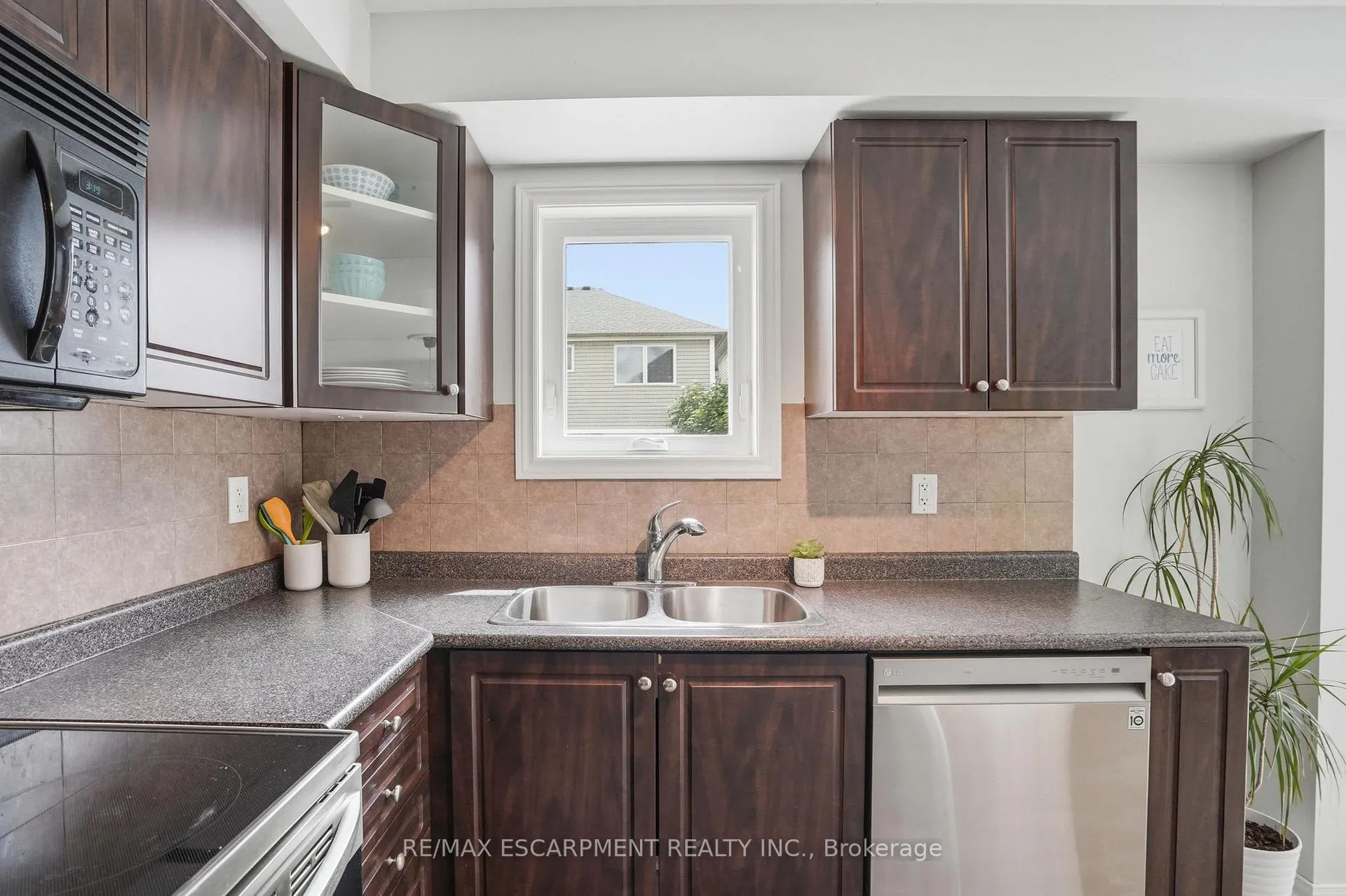 Photo 12 of 263 Windwood Drive, Hamilton, Binbrook — HOMEH