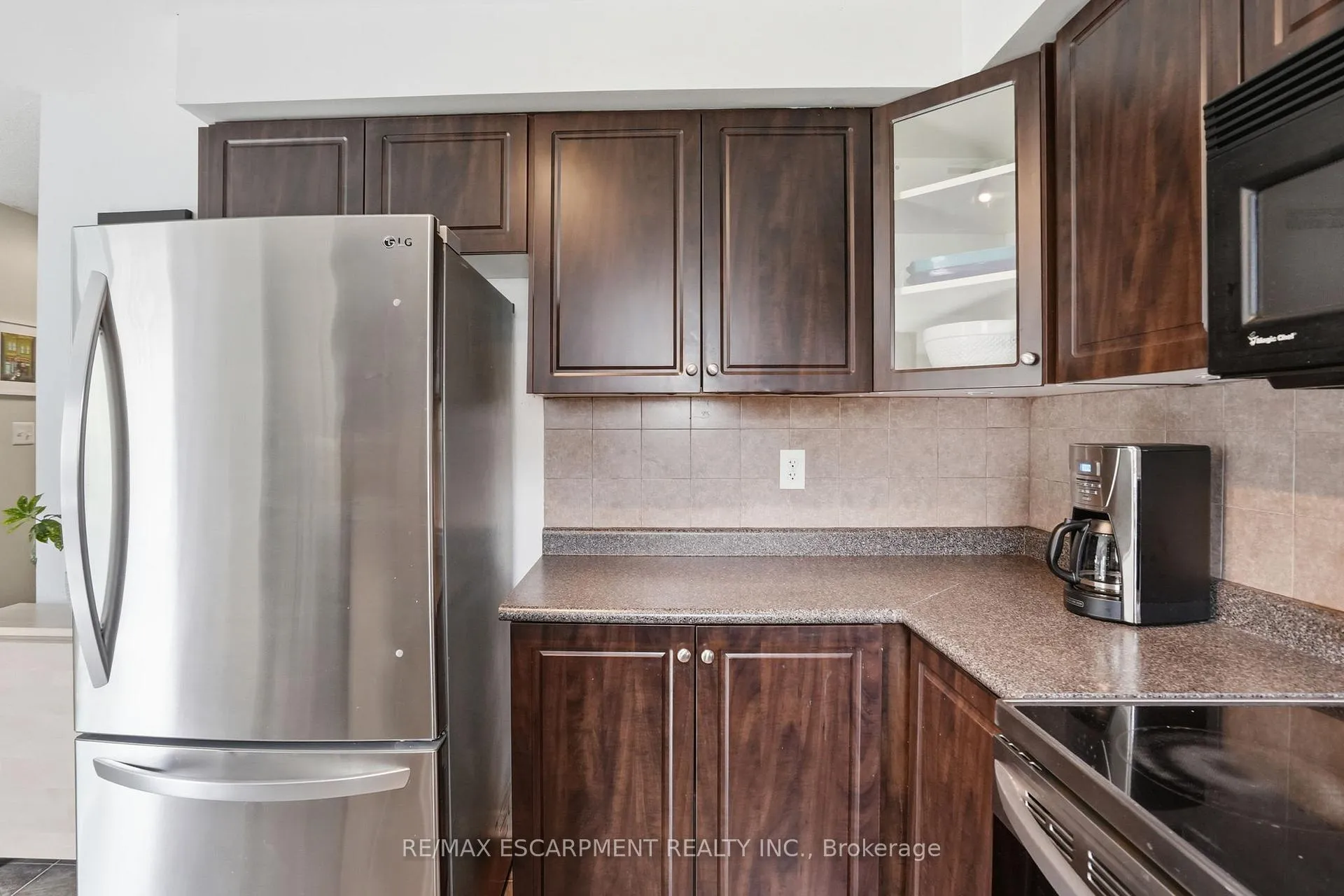 Photo 13 of 263 Windwood Drive, Hamilton, Binbrook — HOMEH