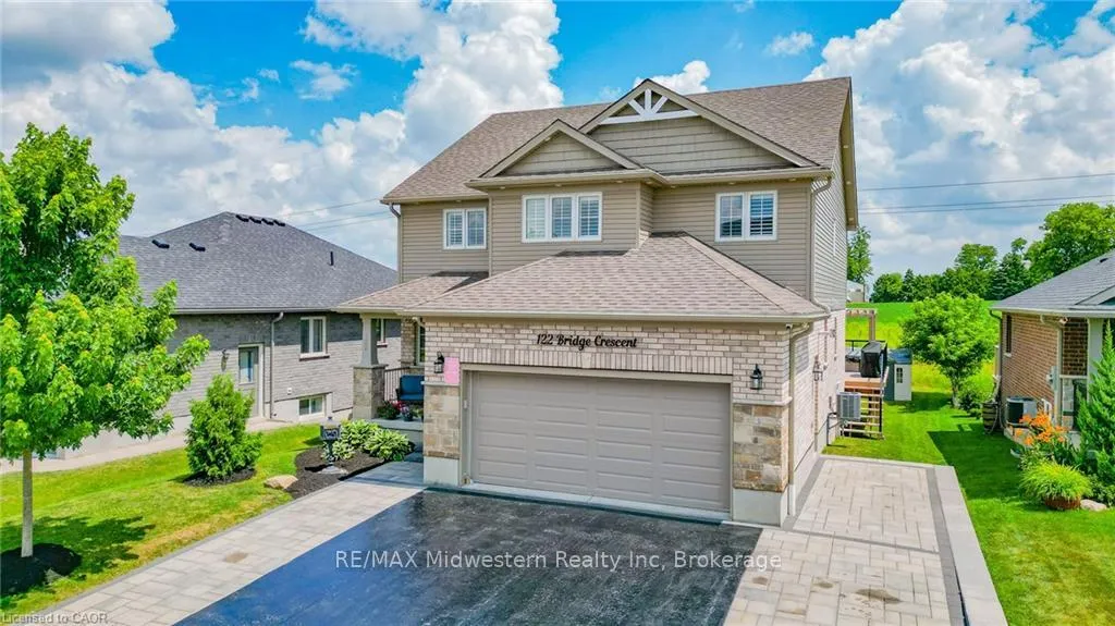 Photo 1 of 122 Bridge Crescent, Minto — HOMEH