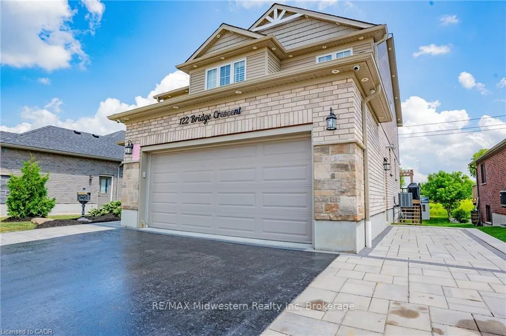 Photo 2 of 122 Bridge Crescent, Minto — HOMEH